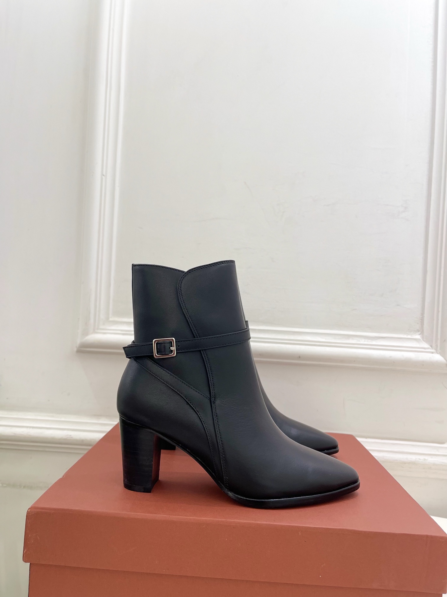 Loro Piana 乐悠翩雅 代购级别⚠️2025秋冬新品 复古简约扣带短靴—————————LP是意