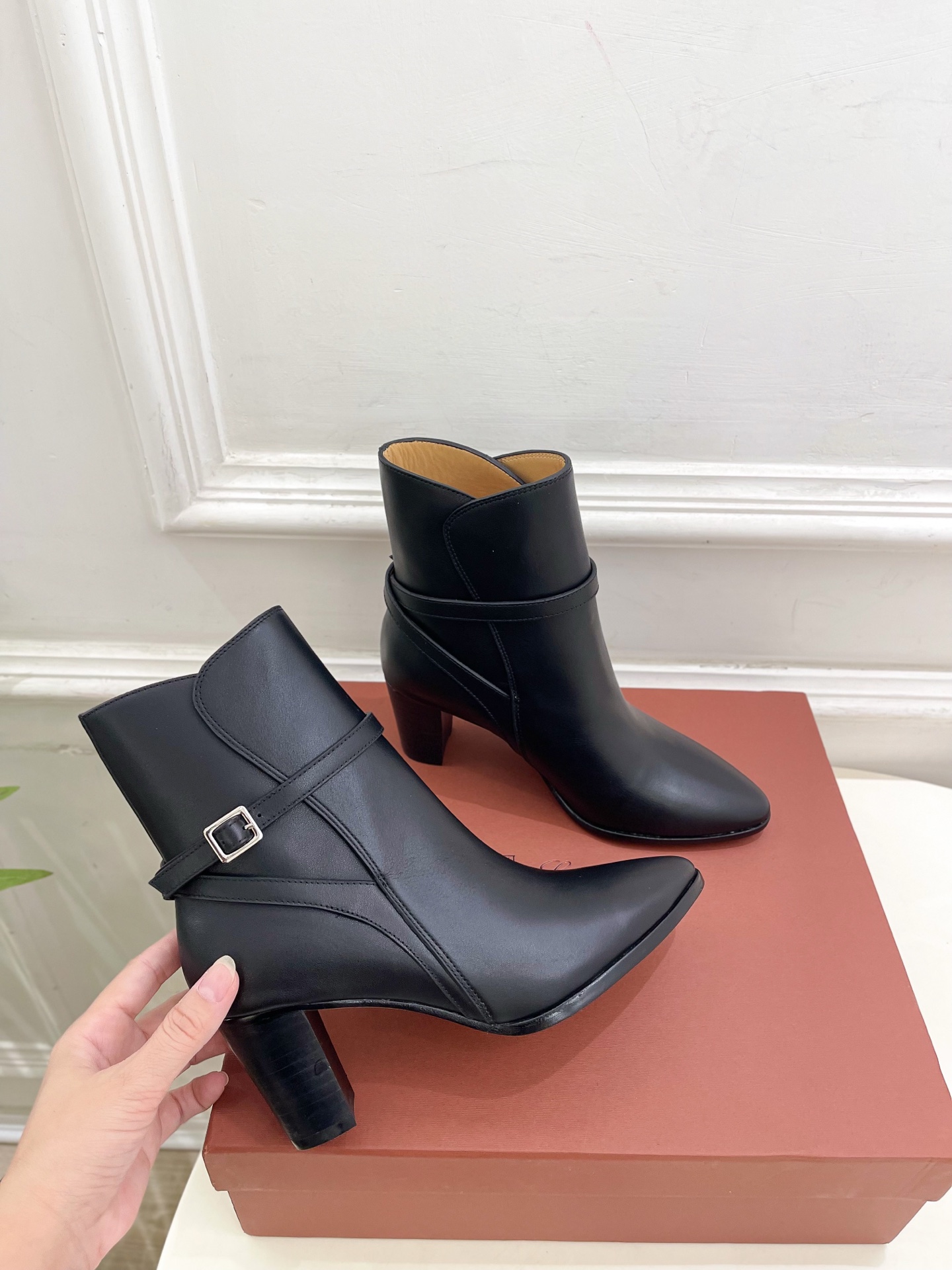 Loro Piana 乐悠翩雅 代购级别⚠️2025秋冬新品 复古简约扣带短靴—————————LP是意
