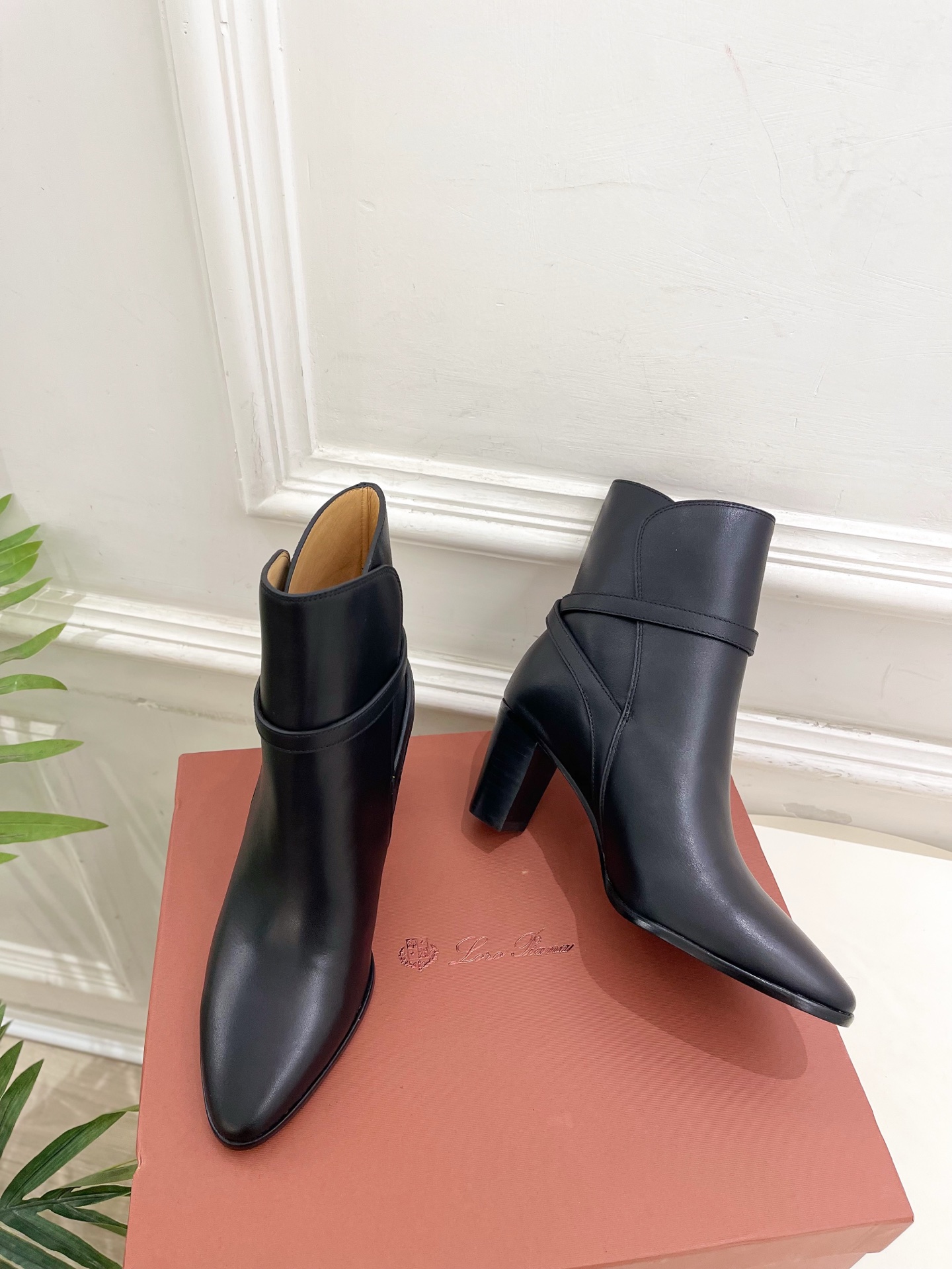 Loro Piana 乐悠翩雅 代购级别⚠️2025秋冬新品 复古简约扣带短靴—————————LP是意