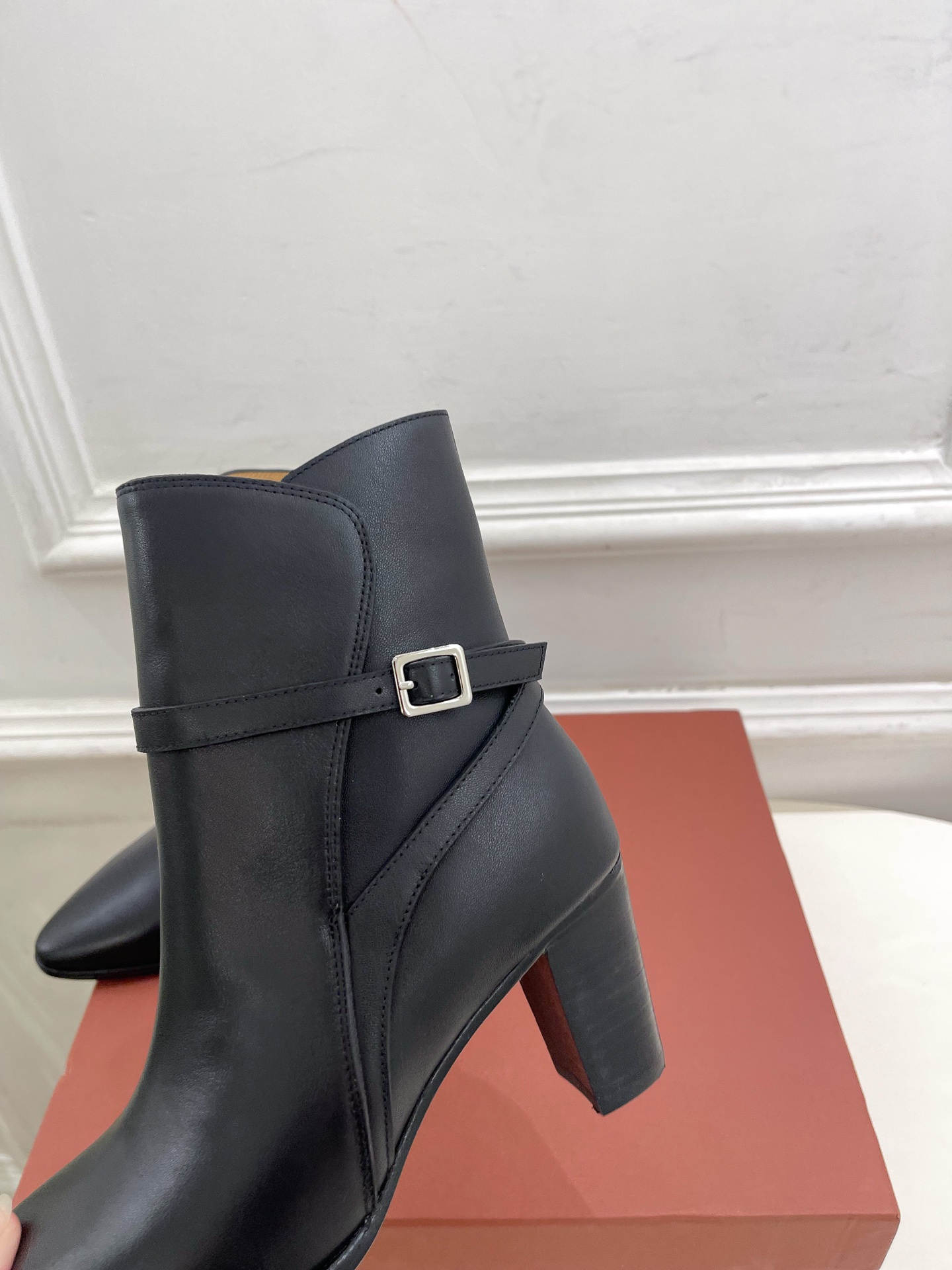 Loro Piana 乐悠翩雅 代购级别⚠️2025秋冬新品 复古简约扣带短靴—————————LP是意