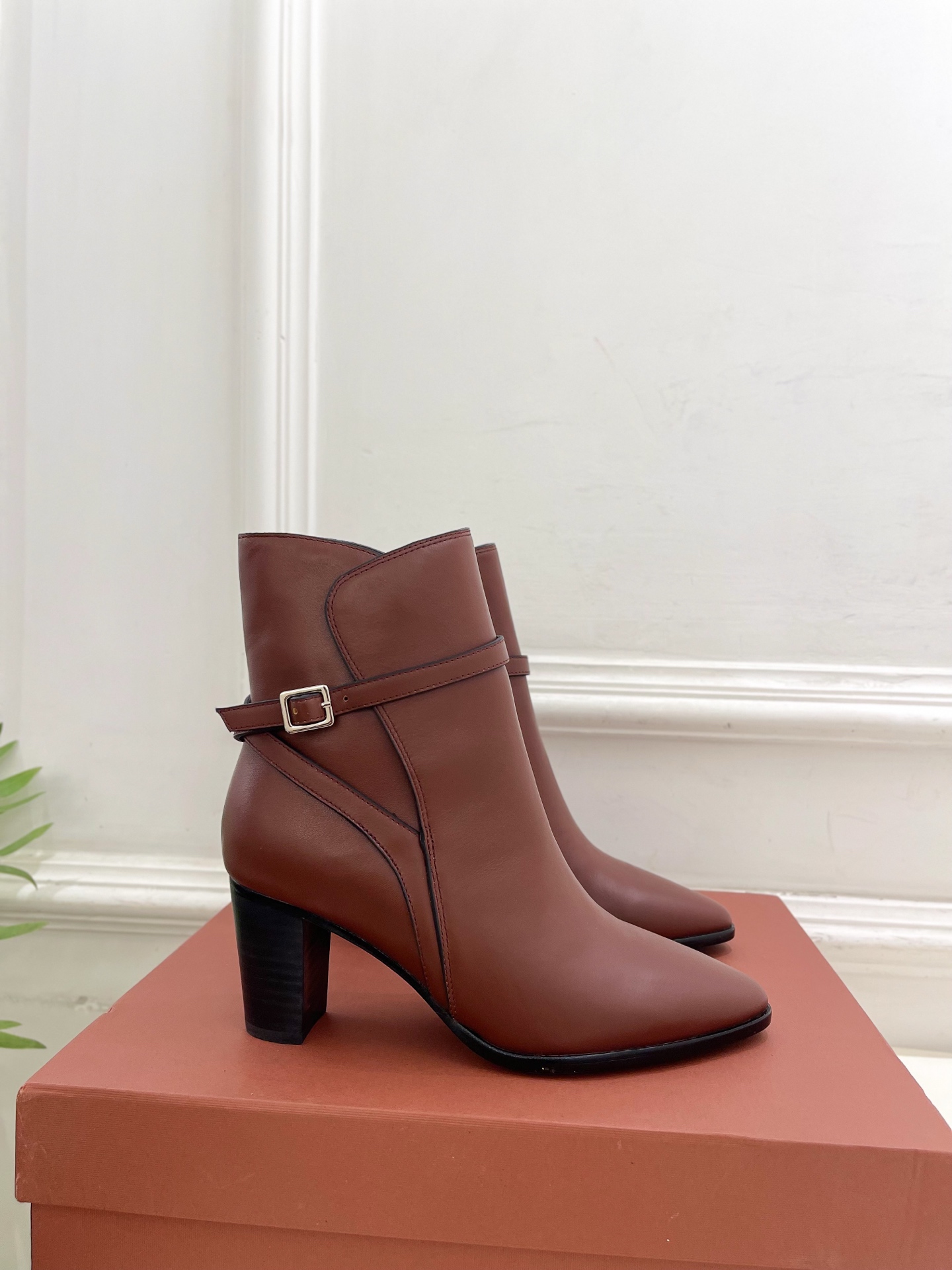 Loro Piana 乐悠翩雅 代购级别⚠️2025秋冬新品 复古简约扣带短靴—————————LP是意