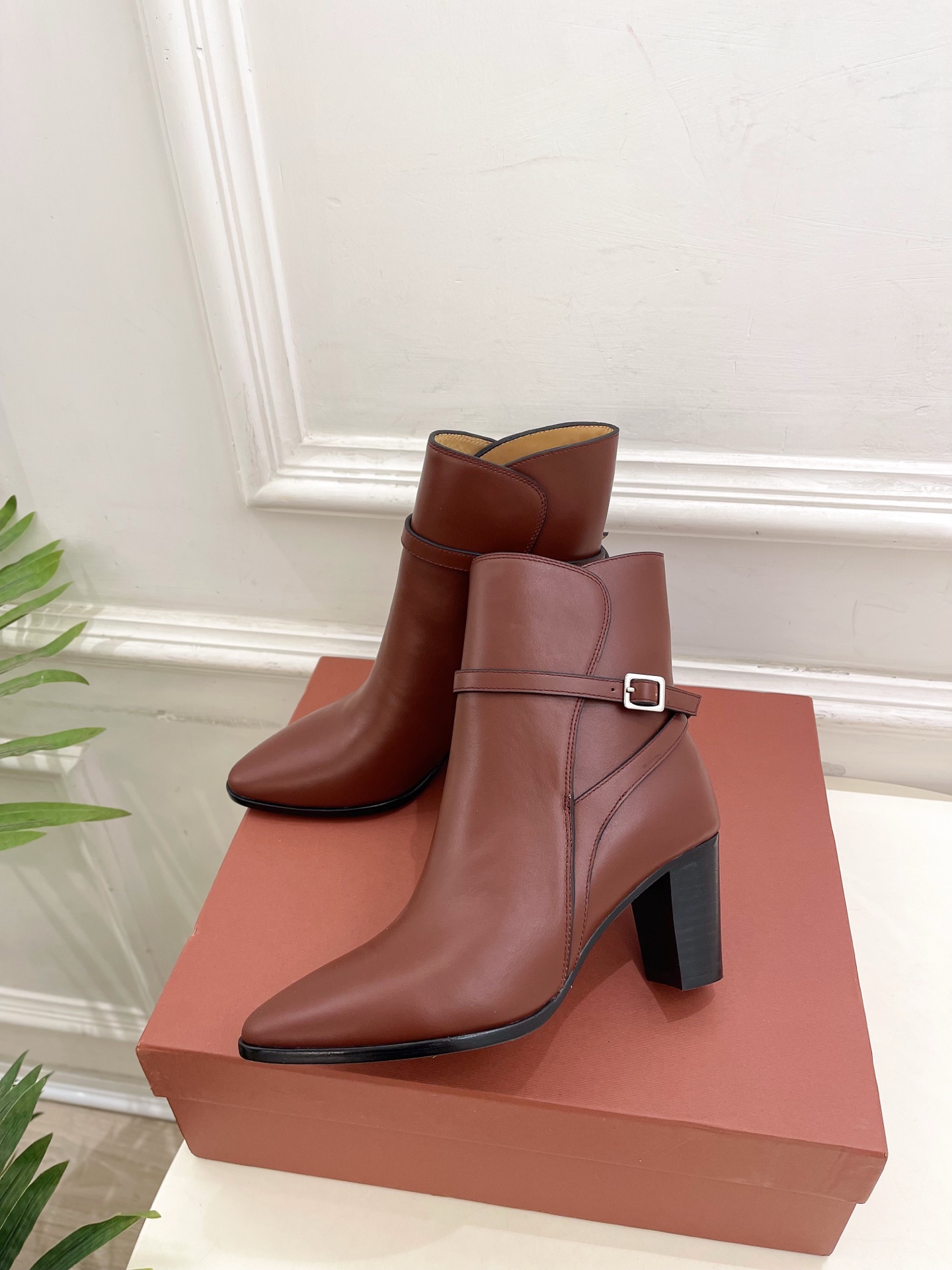 Loro Piana 乐悠翩雅 代购级别⚠️2025秋冬新品 复古简约扣带短靴—————————LP是意