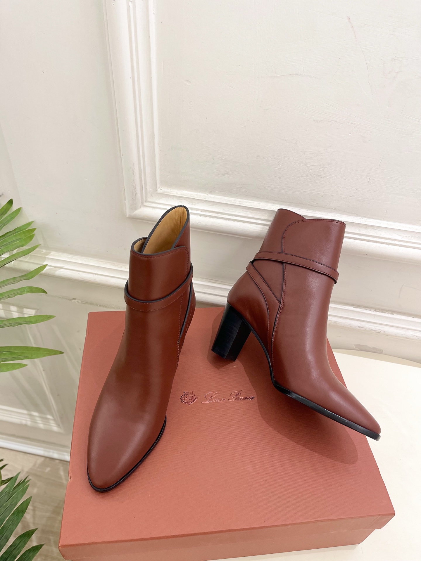 Loro Piana 乐悠翩雅 代购级别⚠️2025秋冬新品 复古简约扣带短靴—————————LP是意