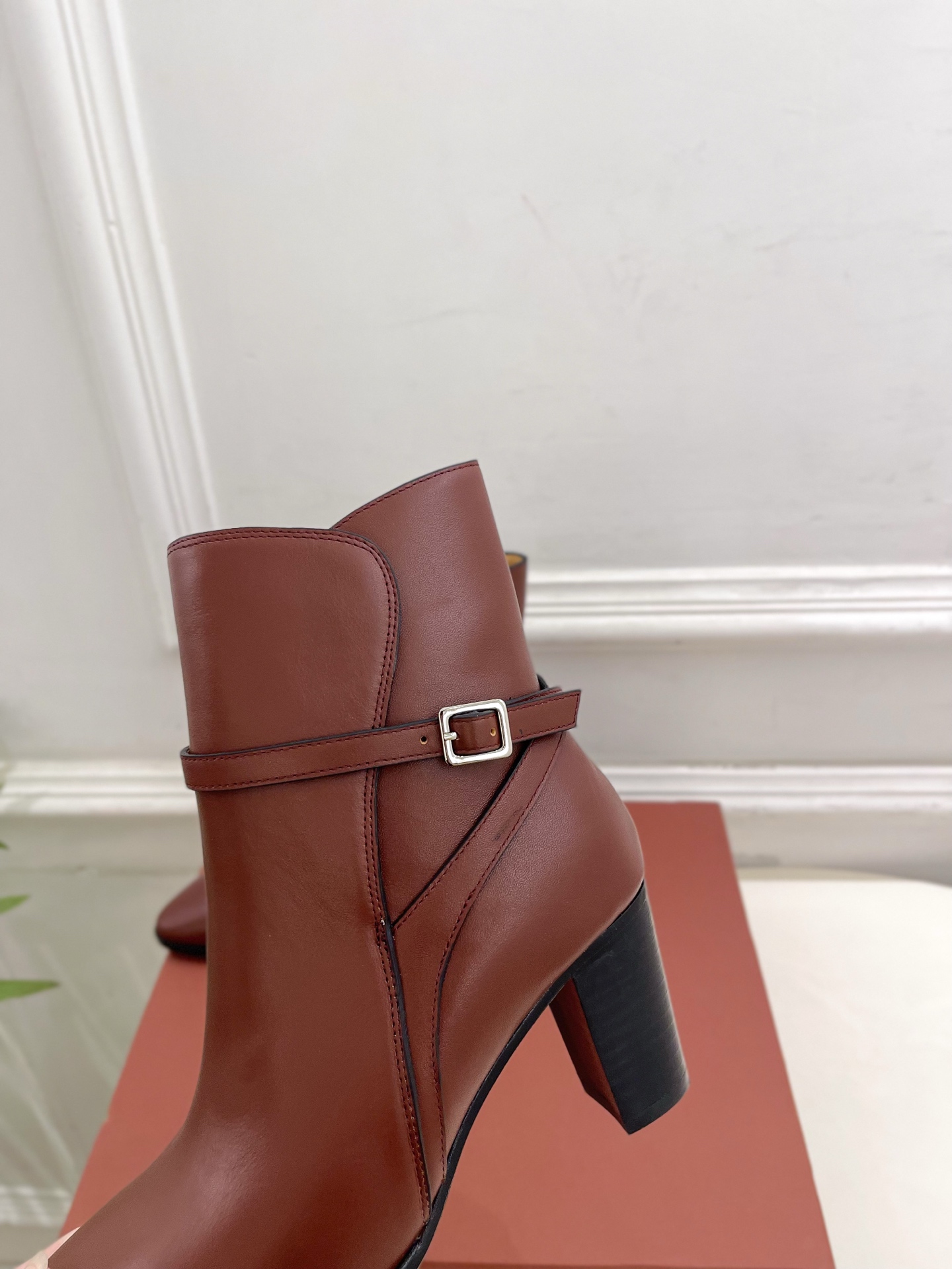 Loro Piana 乐悠翩雅 代购级别⚠️2025秋冬新品 复古简约扣带短靴—————————LP是意