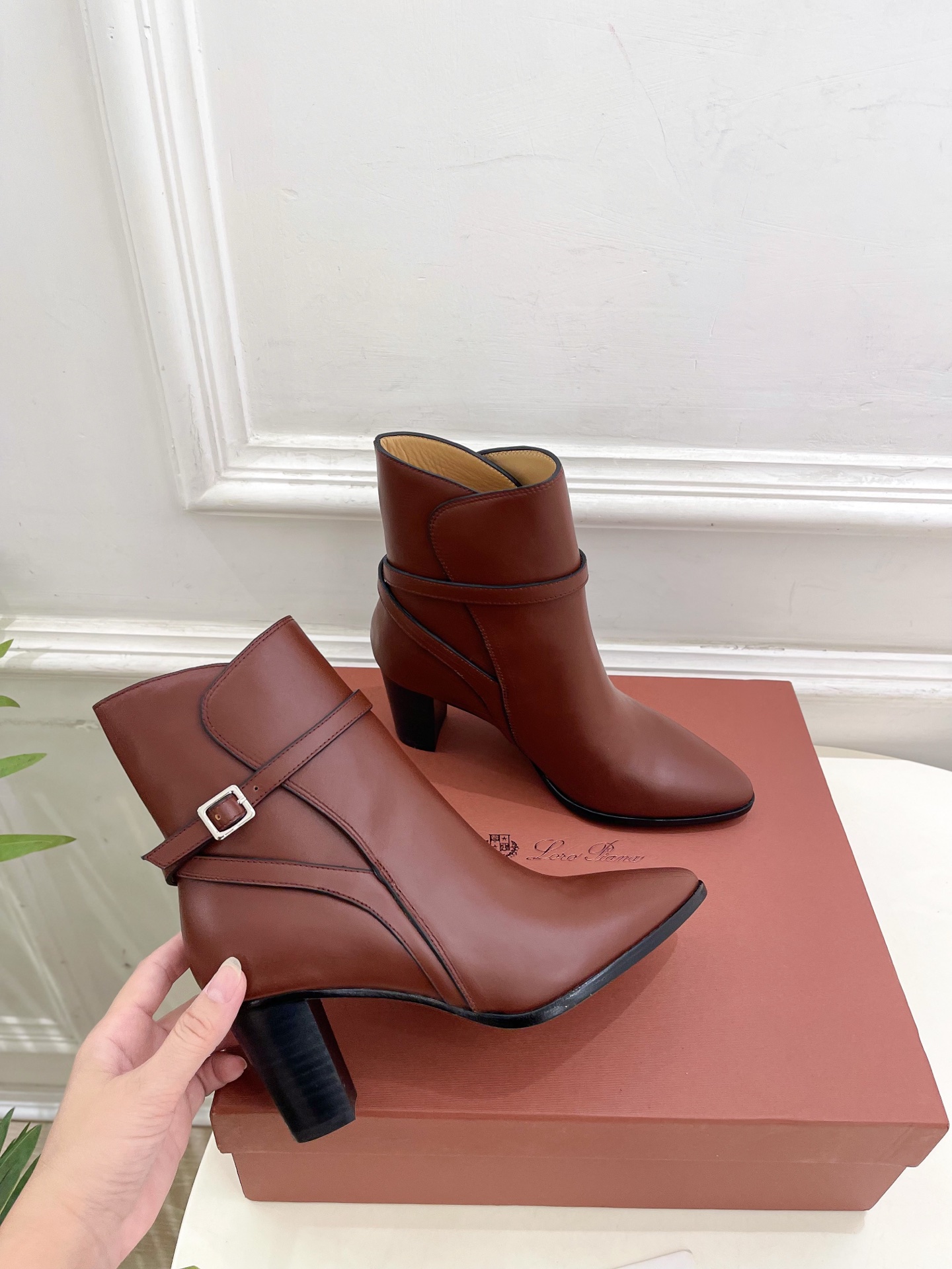 Loro Piana 乐悠翩雅 代购级别⚠️2025秋冬新品 复古简约扣带短靴—————————LP是意
