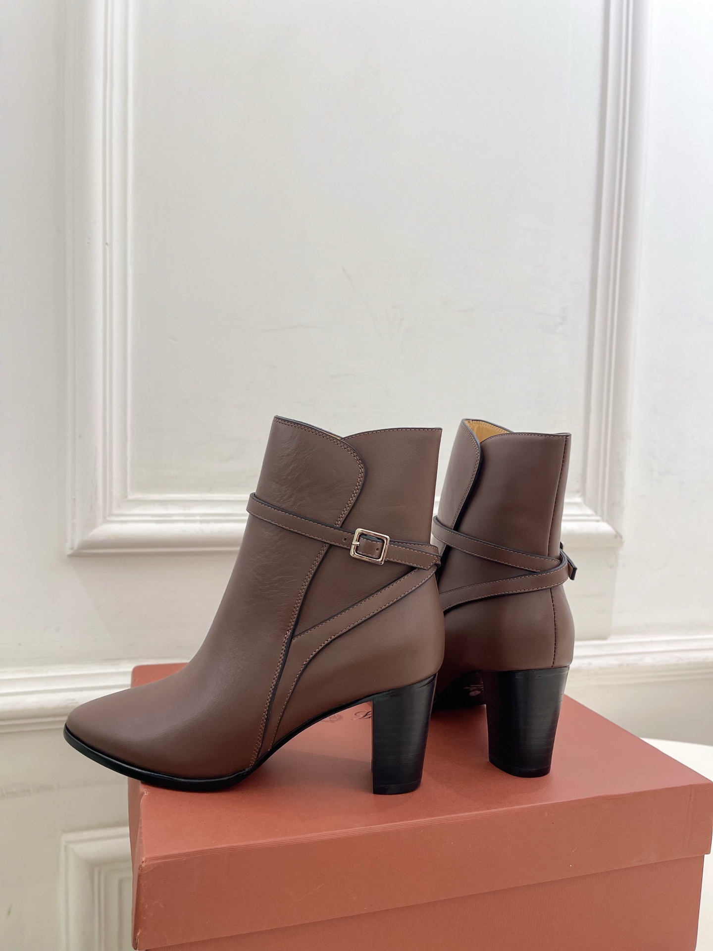Loro Piana 乐悠翩雅 代购级别⚠️2025秋冬新品 复古简约扣带短靴—————————LP是意