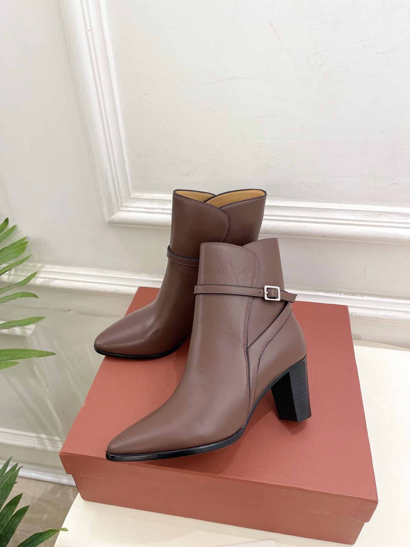 Loro Piana 乐悠翩雅 代购级别⚠️2025秋冬新品 复古简约扣带短靴—————————LP是意