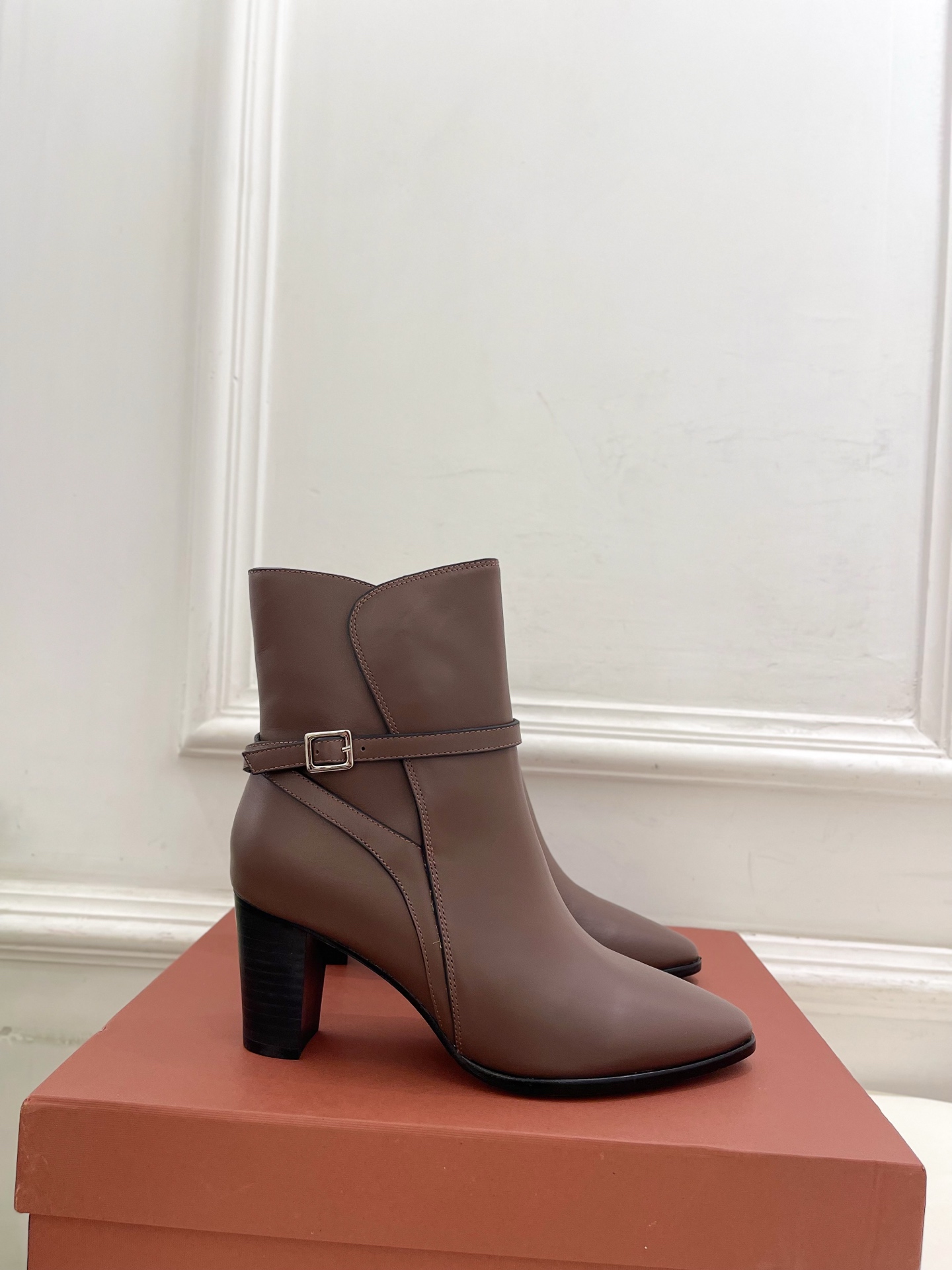 Loro Piana 乐悠翩雅 代购级别⚠️2025秋冬新品 复古简约扣带短靴—————————LP是意