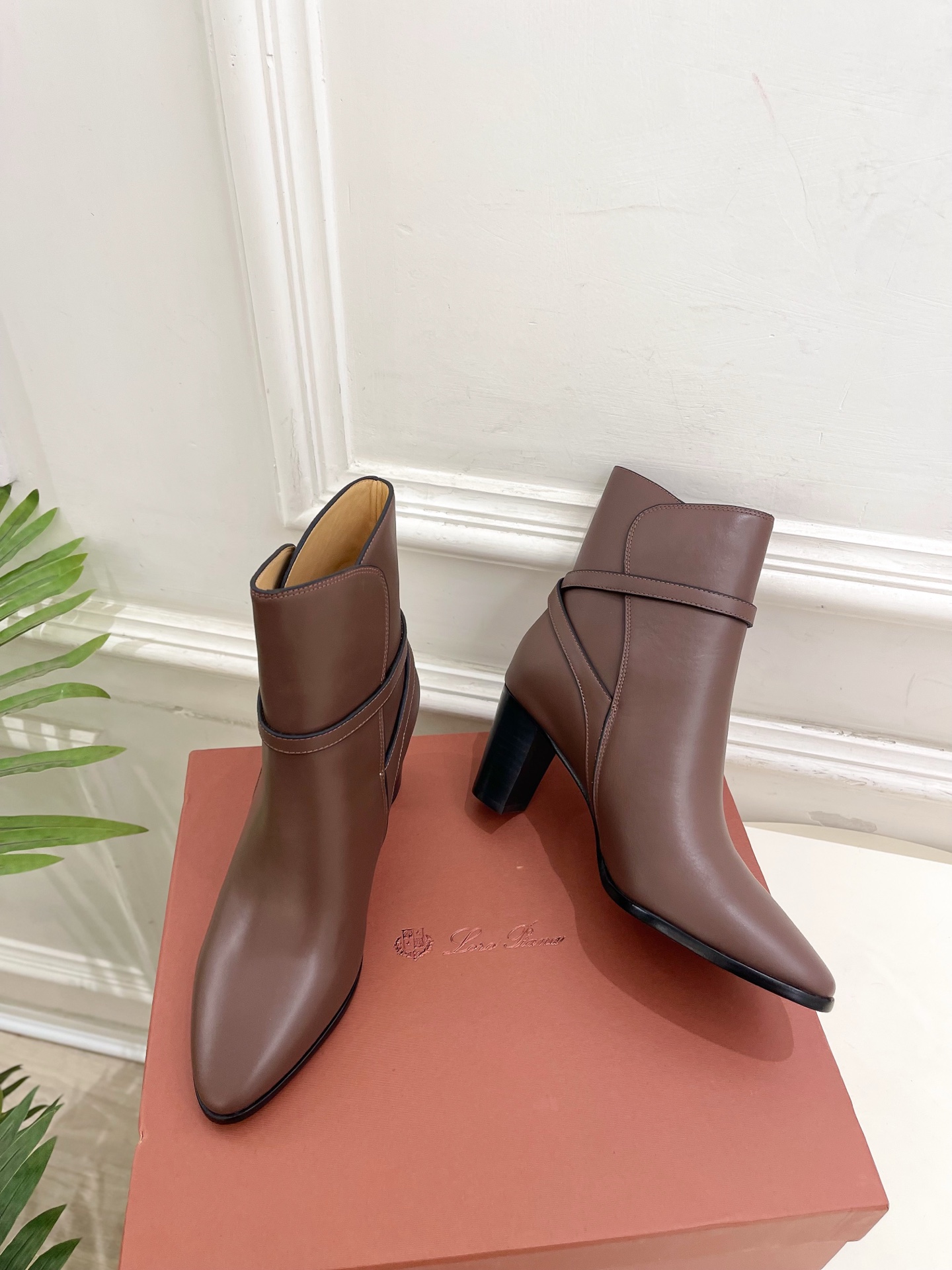 Loro Piana 乐悠翩雅 代购级别⚠️2025秋冬新品 复古简约扣带短靴—————————LP是意