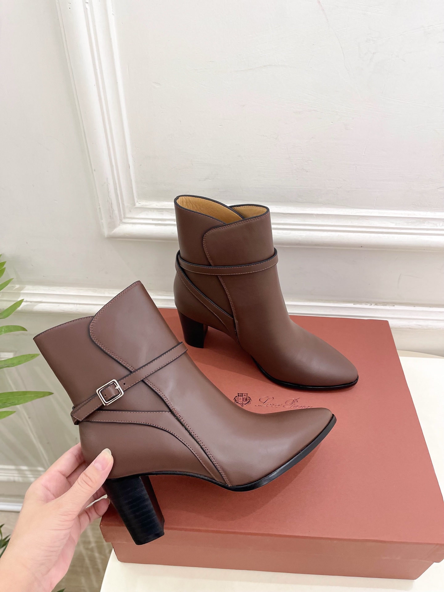 Loro Piana 乐悠翩雅 代购级别⚠️2025秋冬新品 复古简约扣带短靴—————————LP是意