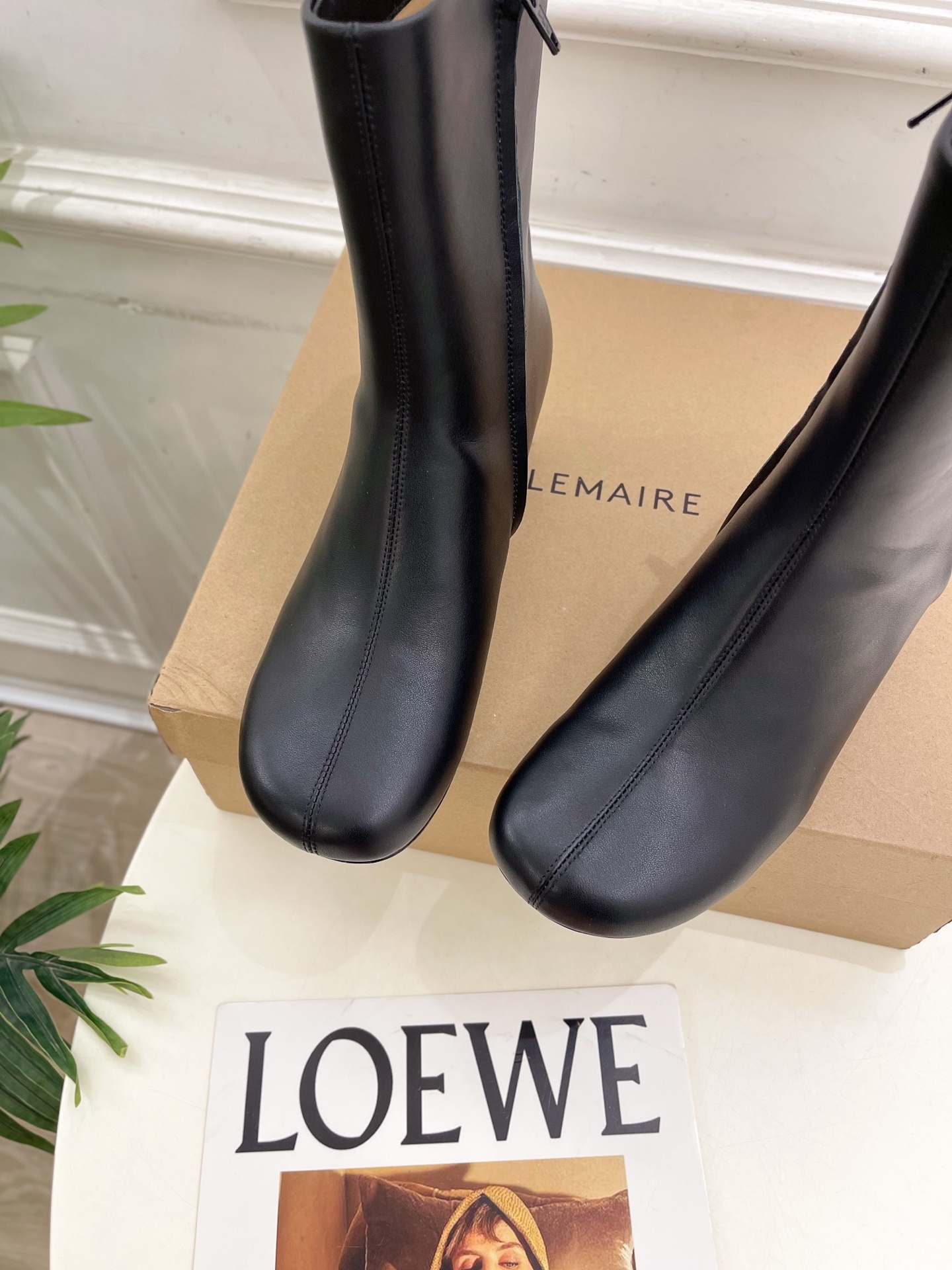LEMAIRE 2025秋冬新品 经典复古侧拉链粗跟短靴—————————作为这两年最受欢迎的设计师牌,