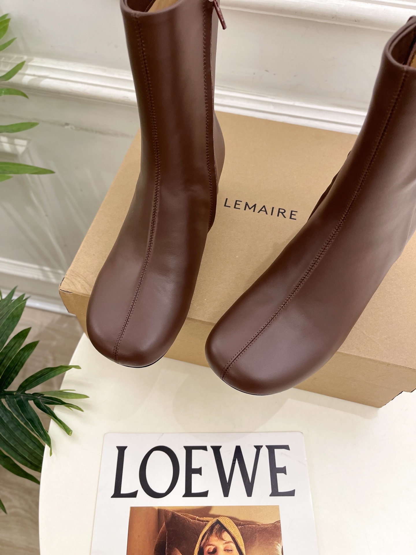 LEMAIRE 2025秋冬新品 经典复古侧拉链粗跟短靴—————————作为这两年最受欢迎的设计师牌,