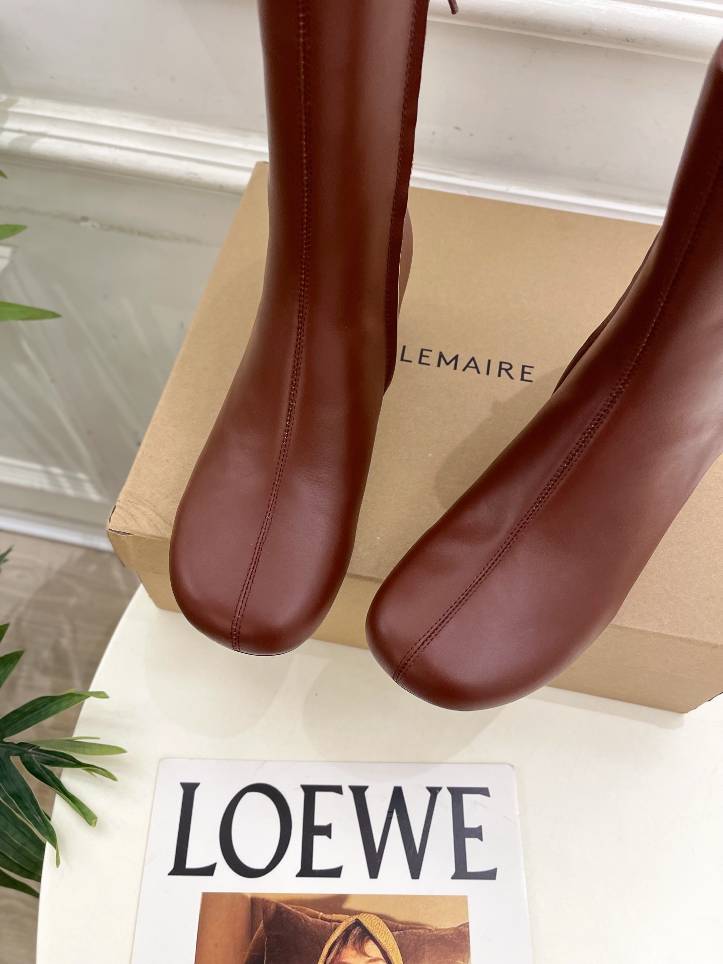 LEMAIRE 2025秋冬新品 经典复古侧拉链粗跟短靴—————————作为这两年最受欢迎的设计师牌,
