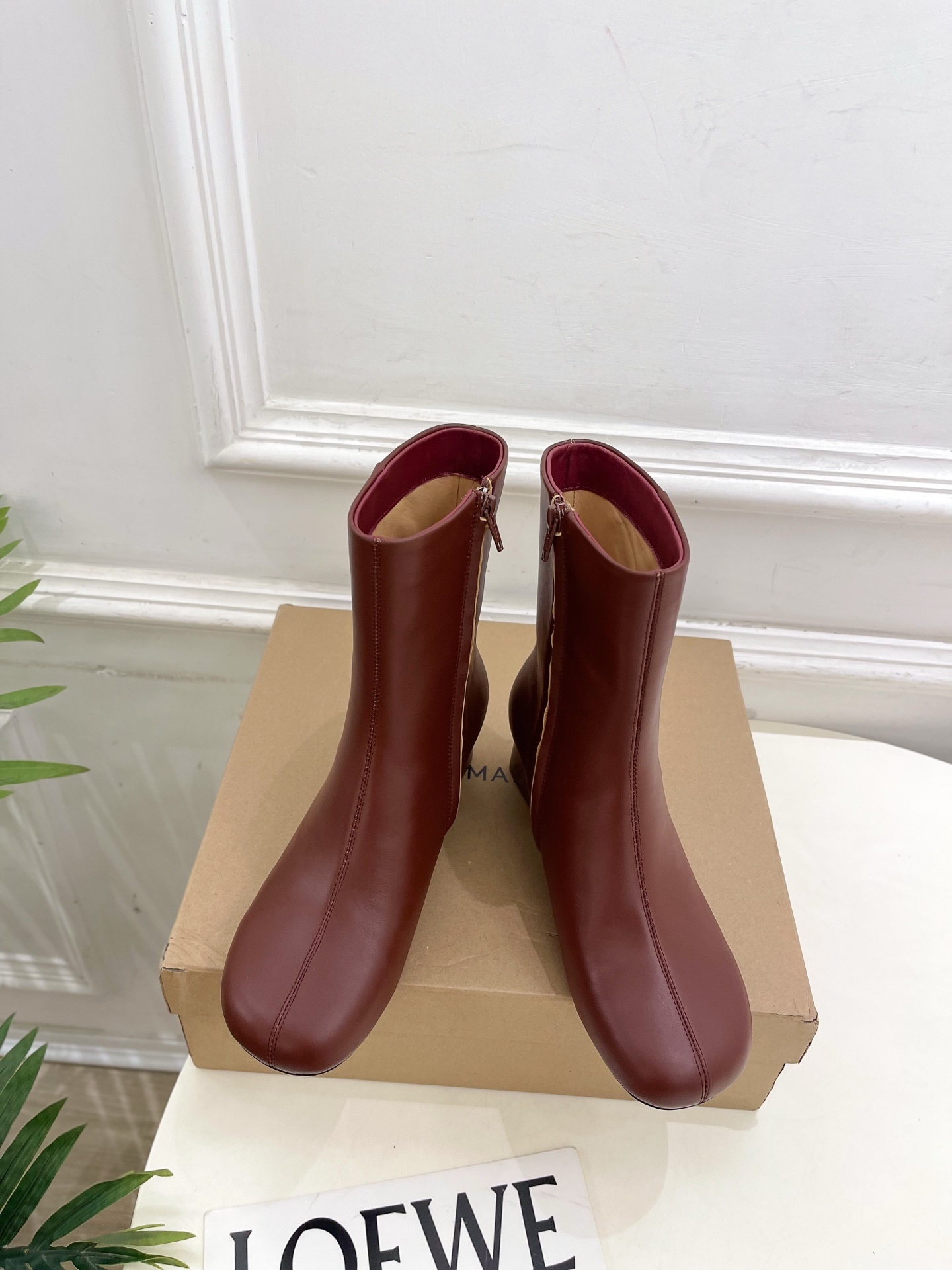 LEMAIRE 2025秋冬新品 经典复古侧拉链粗跟短靴—————————作为这两年最受欢迎的设计师牌,