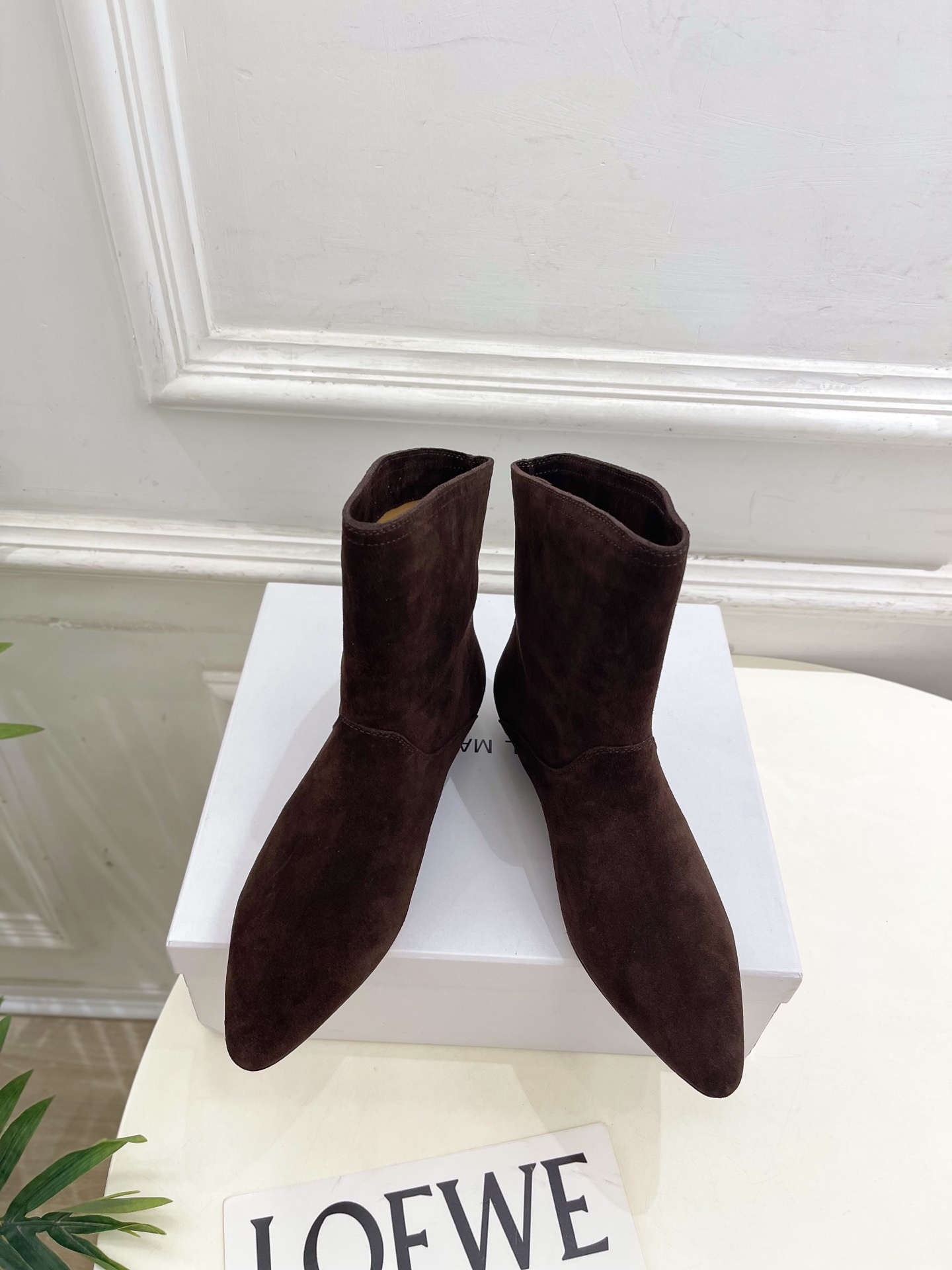 ISABEL MARANT | 伊莎贝尔 25𝐬𝐬2025秋冬新品 经典极简风复古尖头短靴! —————