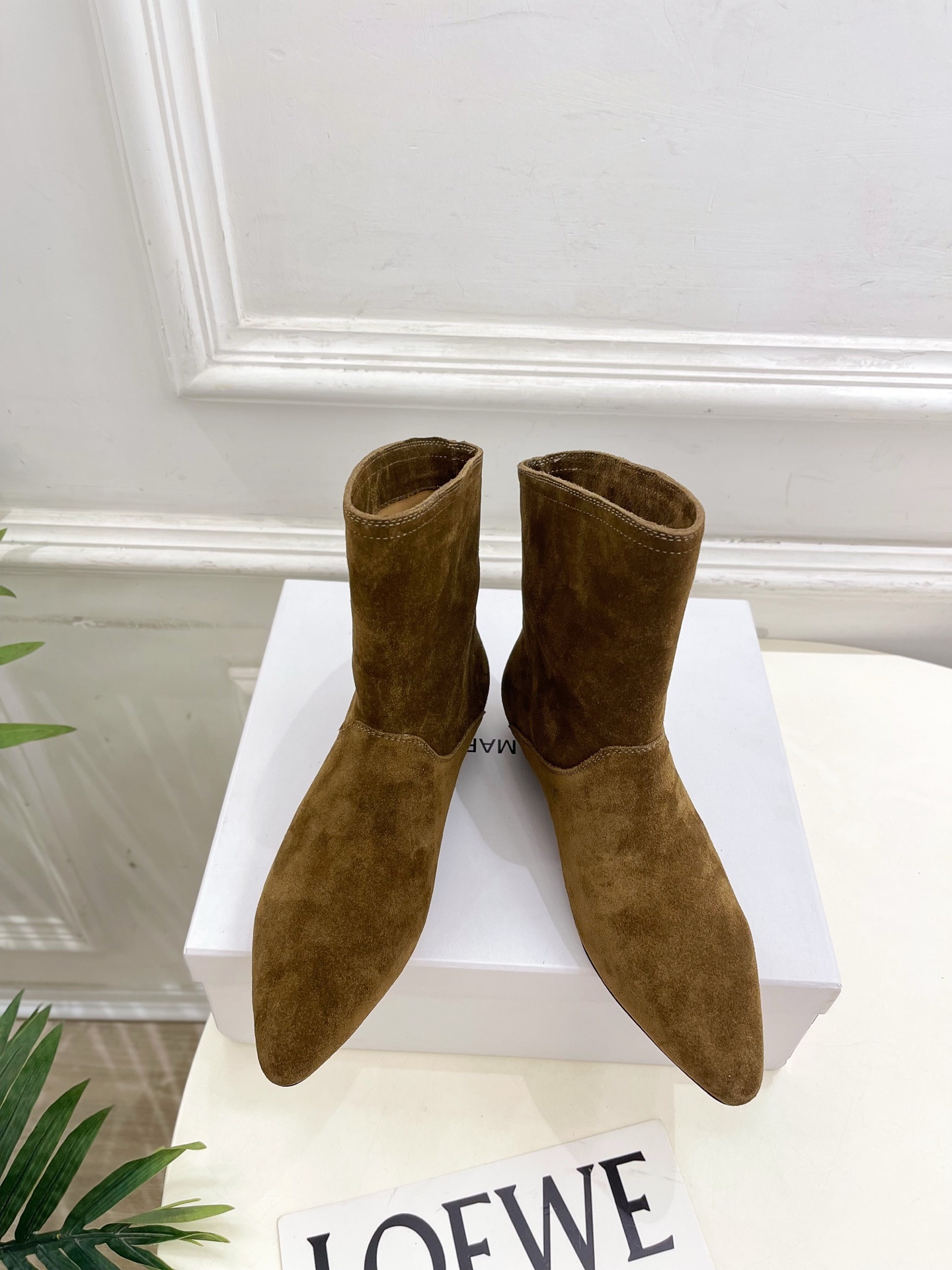 ISABEL MARANT | 伊莎贝尔 25𝐬𝐬2025秋冬新品 经典极简风复古尖头短靴! —————