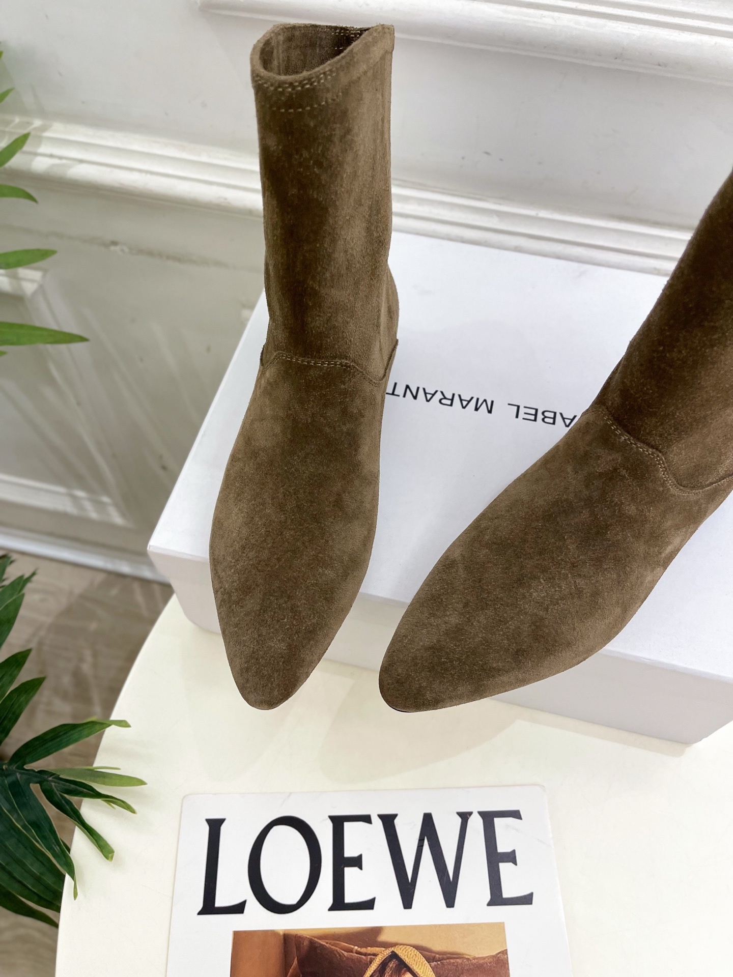 ISABEL MARANT | 伊莎贝尔 25𝐬𝐬2025秋冬新品 经典极简风复古尖头短靴! —————