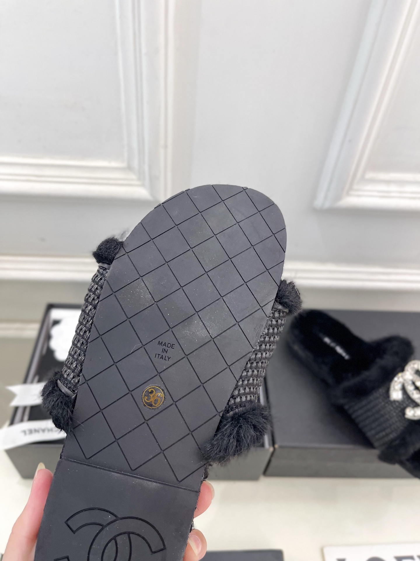 𝐂𝐇𝐀𝐍𝐄𝐋 | 小香 25𝐬𝐬 🦋2025 秋冬新品 专柜经典款 小香双C水钻扣编织麻绳底毛拖鞋系列上