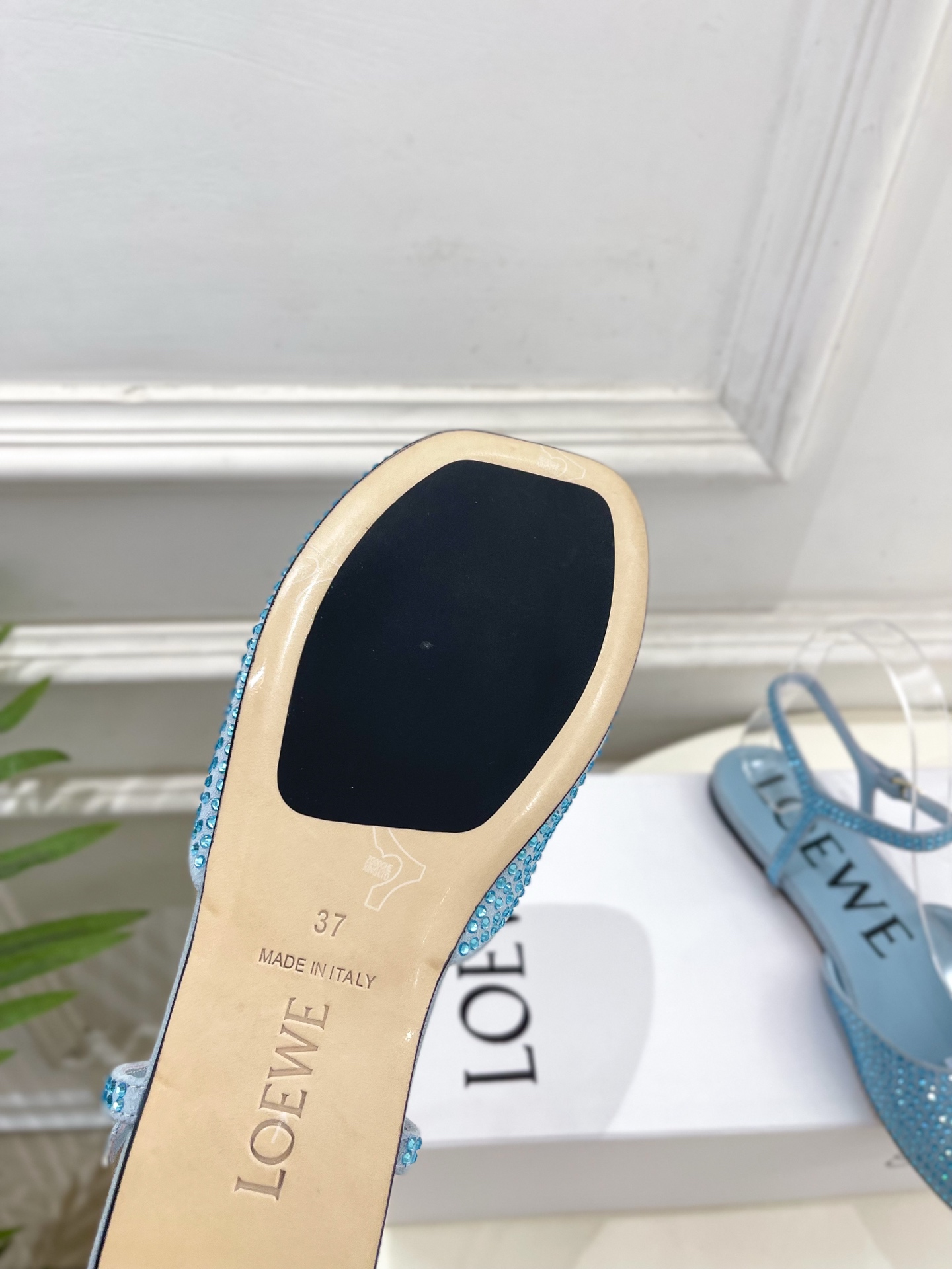 LOEWE 罗意威 2025秋冬新品 Toy踝带钻面芭蕾舞平底鞋、高跟鞋—————————LOEWE作为