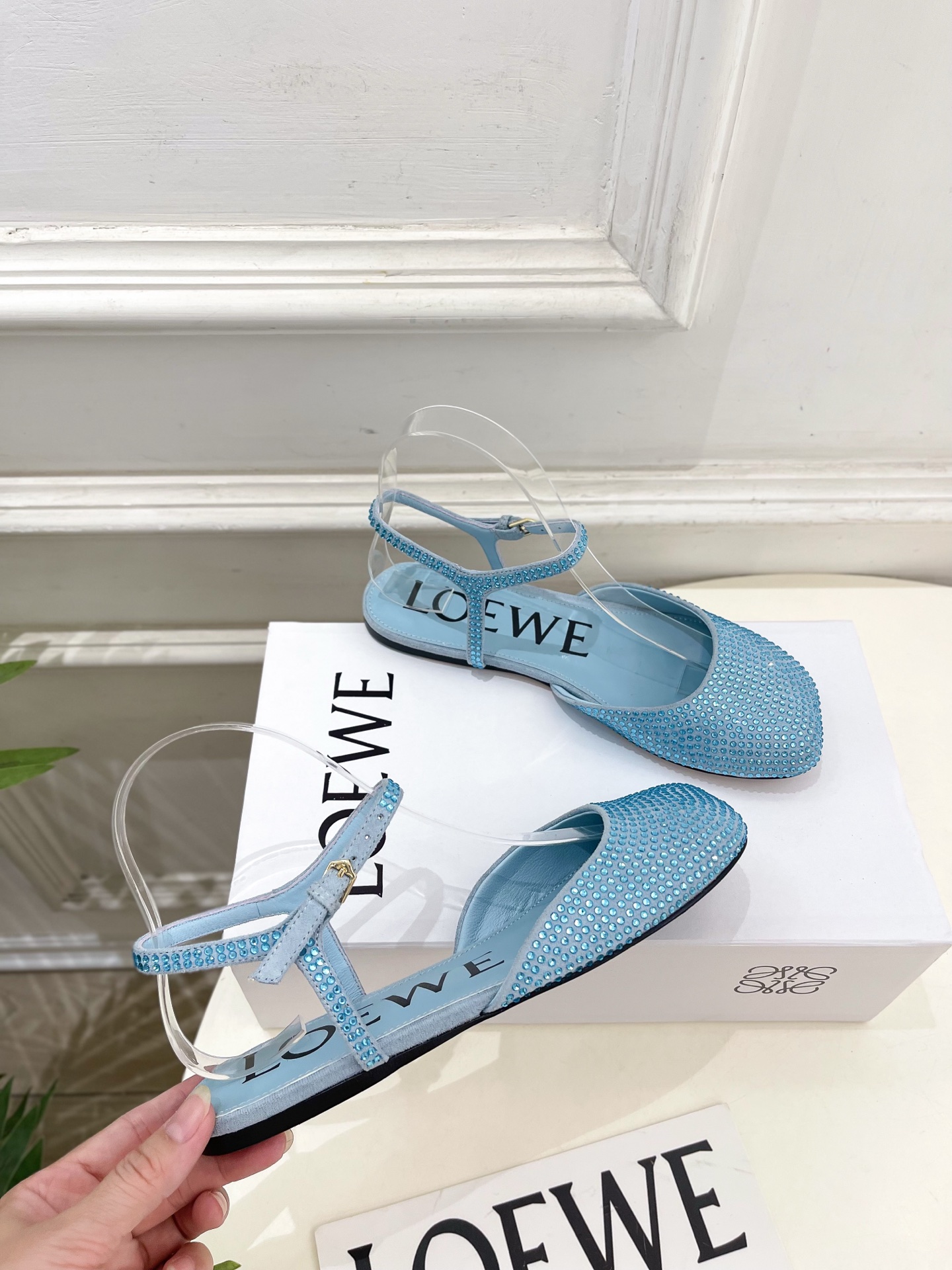 LOEWE 罗意威 2025秋冬新品 Toy踝带钻面芭蕾舞平底鞋、高跟鞋—————————LOEWE作为