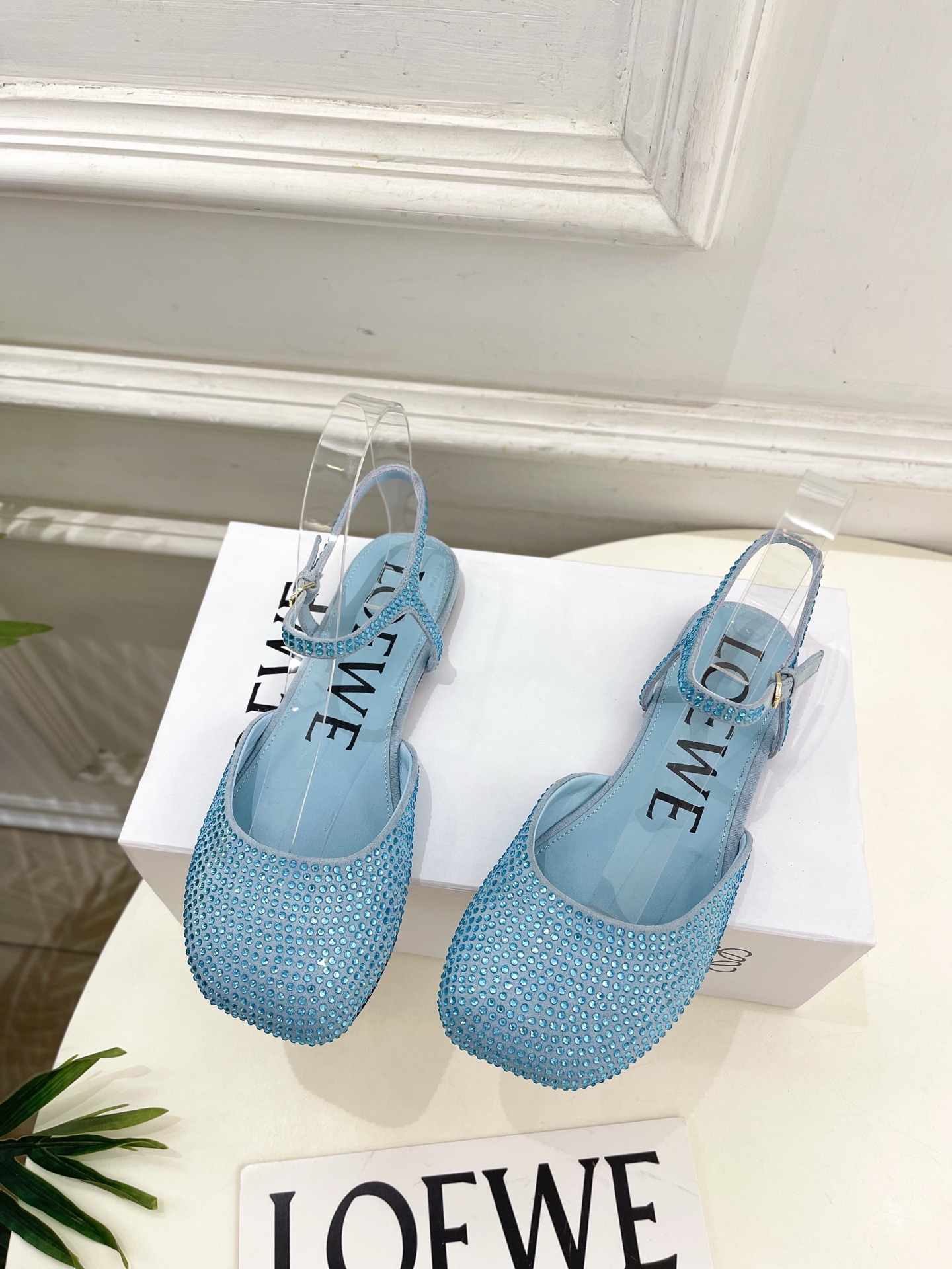 LOEWE 罗意威 2025秋冬新品 Toy踝带钻面芭蕾舞平底鞋、高跟鞋—————————LOEWE作为