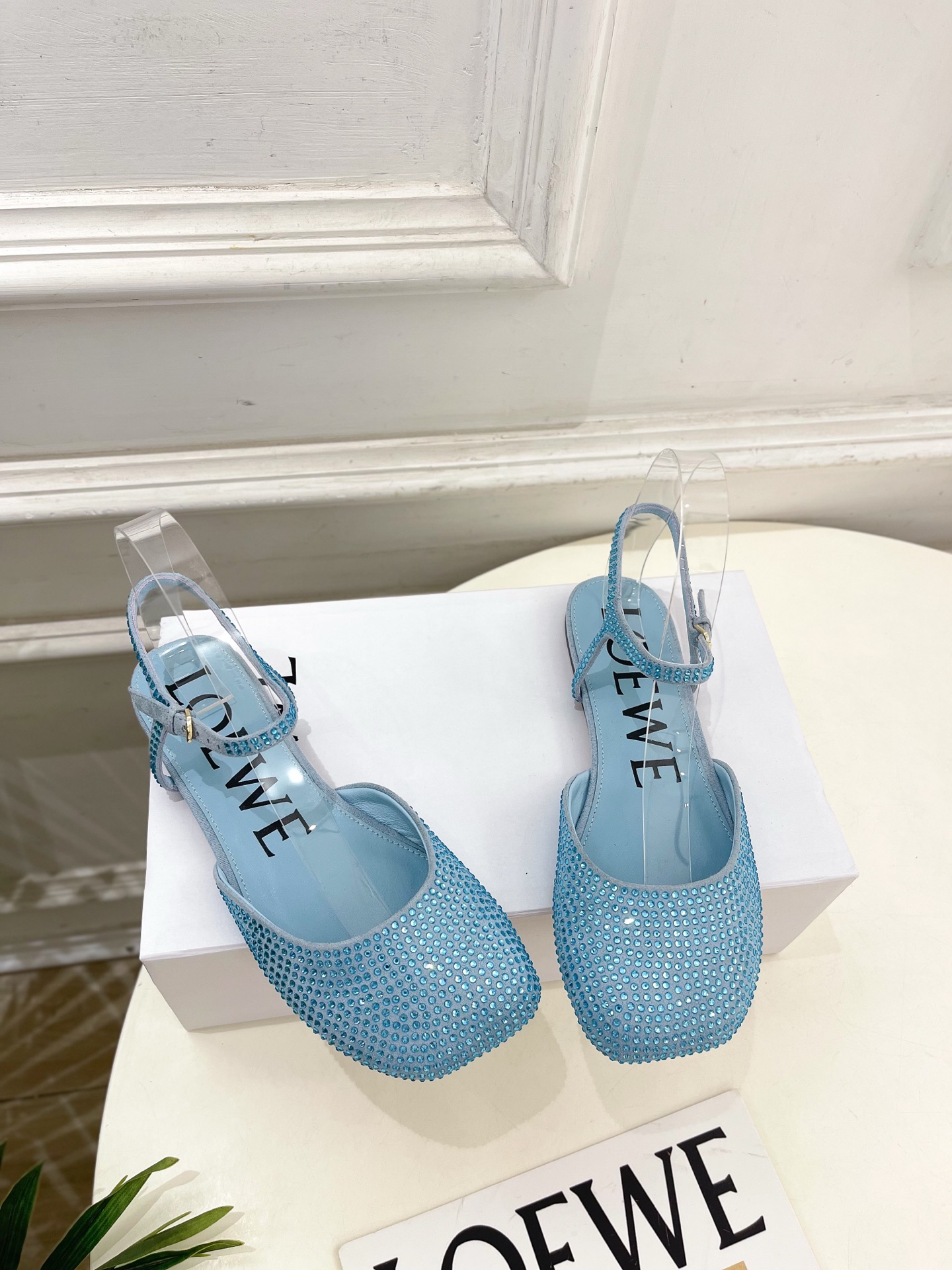 LOEWE 罗意威 2025秋冬新品 Toy踝带钻面芭蕾舞平底鞋、高跟鞋—————————LOEWE作为
