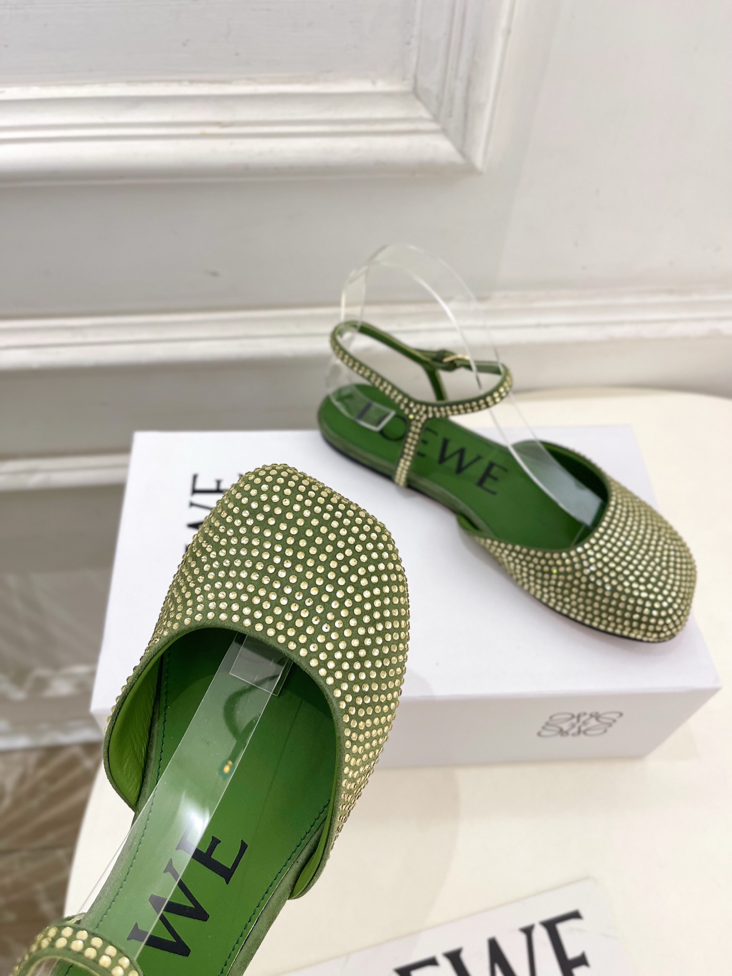 LOEWE 罗意威 2025秋冬新品 Toy踝带钻面芭蕾舞平底鞋、高跟鞋—————————LOEWE作为