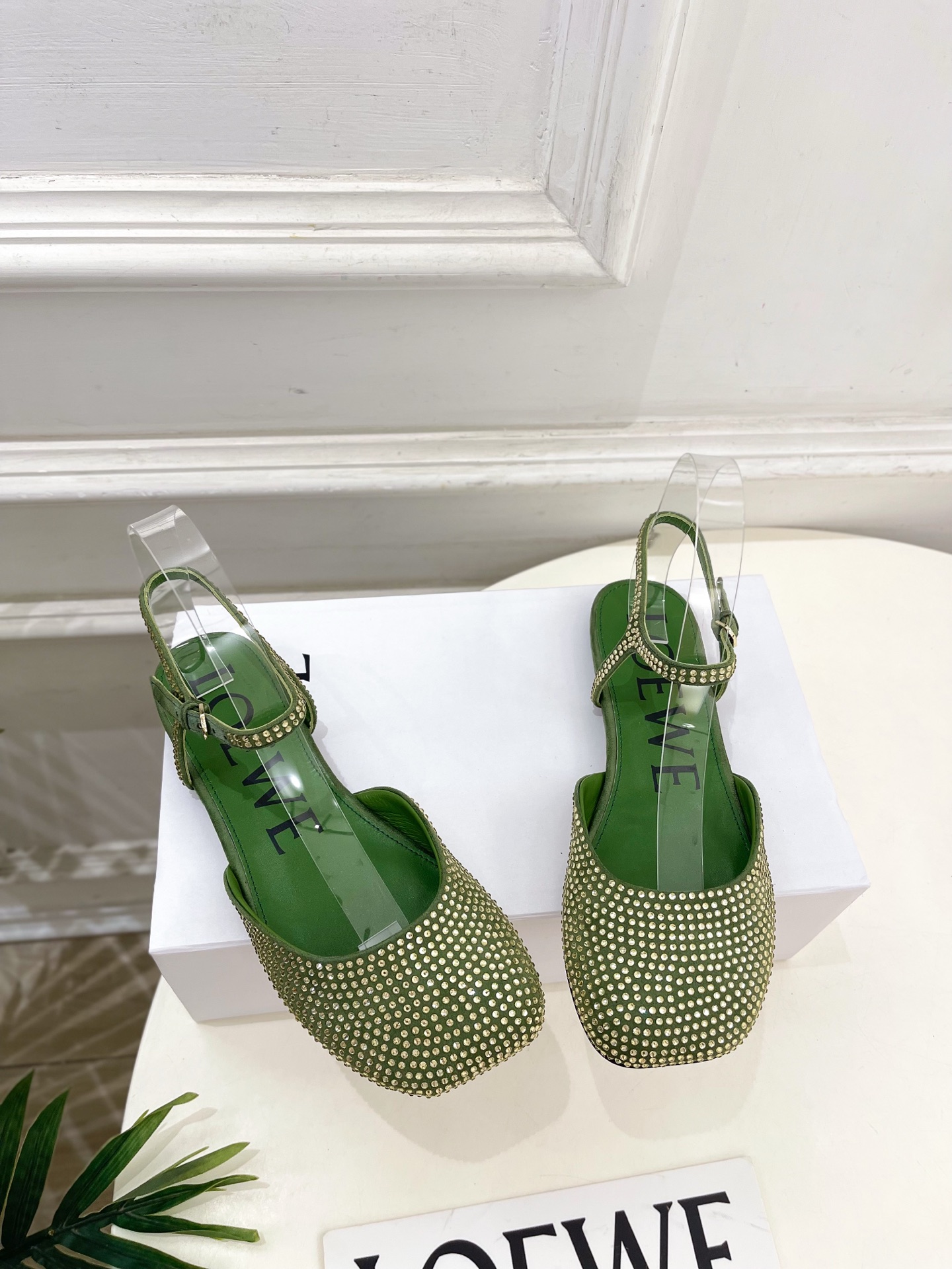 LOEWE 罗意威 2025秋冬新品 Toy踝带钻面芭蕾舞平底鞋、高跟鞋—————————LOEWE作为
