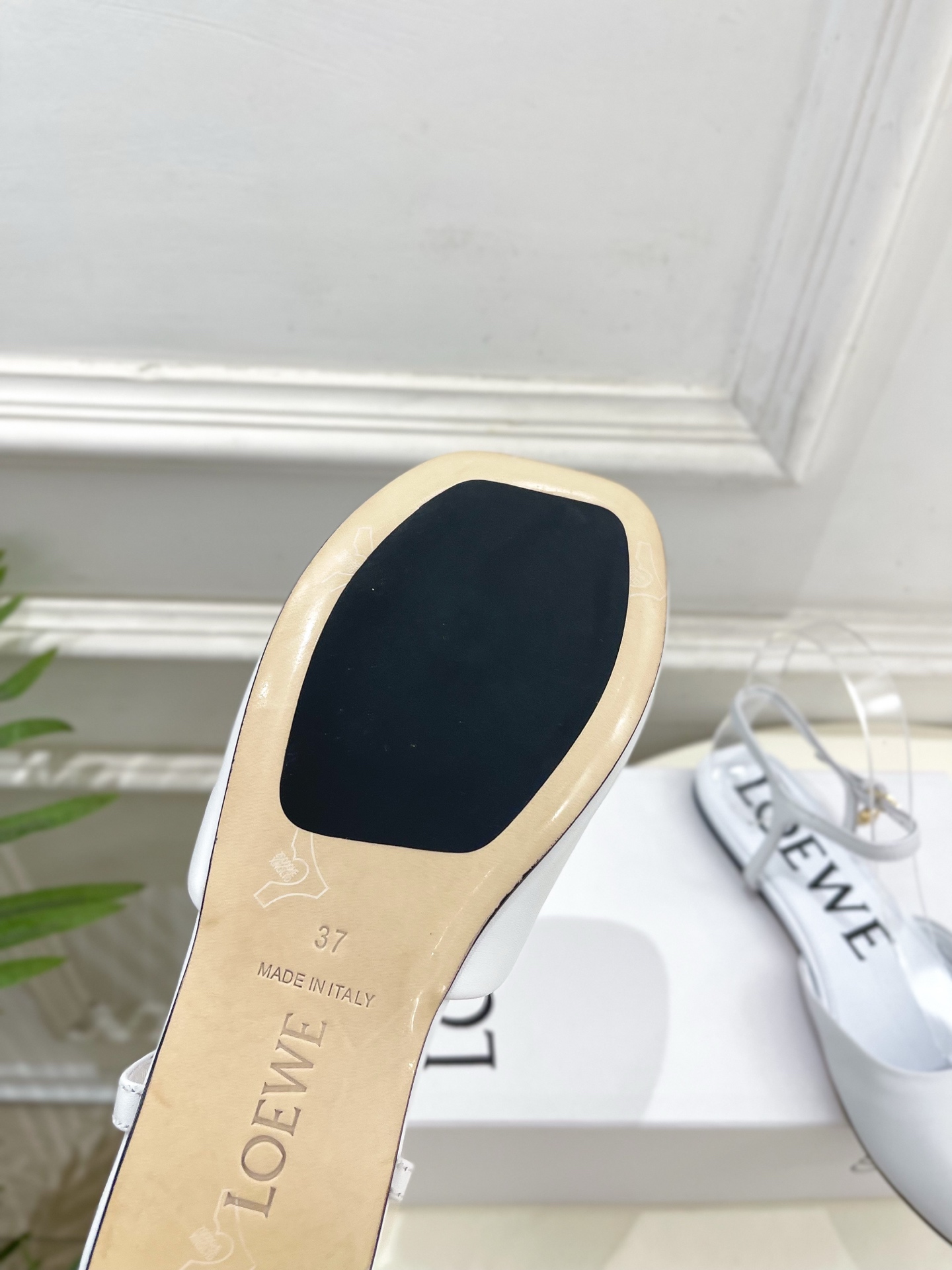LOEWE 罗意威 2025秋冬新品 Toy 踝带芭蕾舞平底鞋、高跟鞋—————————LOEWE作为这