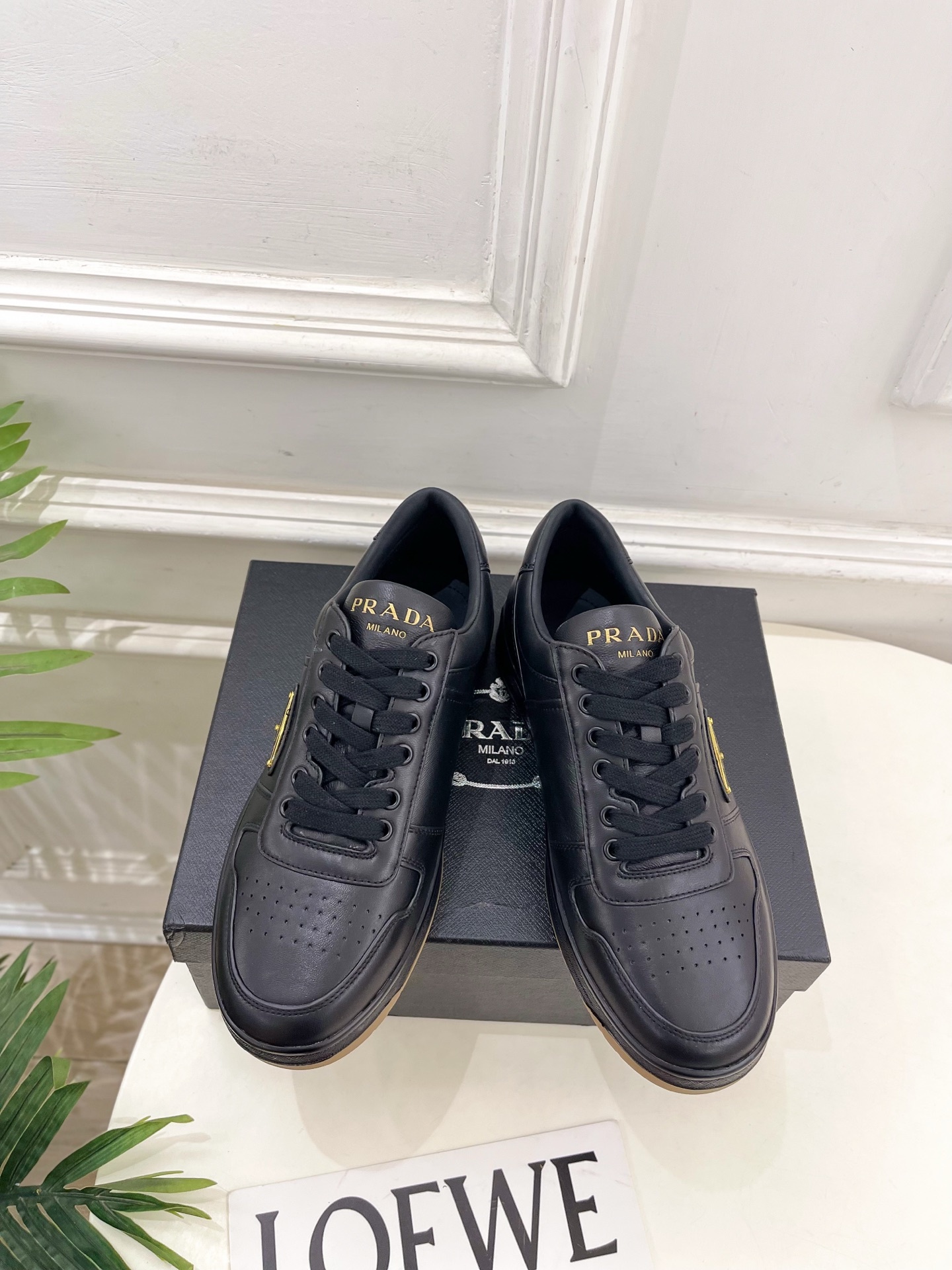PRADA 普拉达 25𝐬𝐬 🌈专柜走秀款 秋冬新品 金属三角标情侣款系带运动鞋 小白鞋系列〰◽鞋面:原