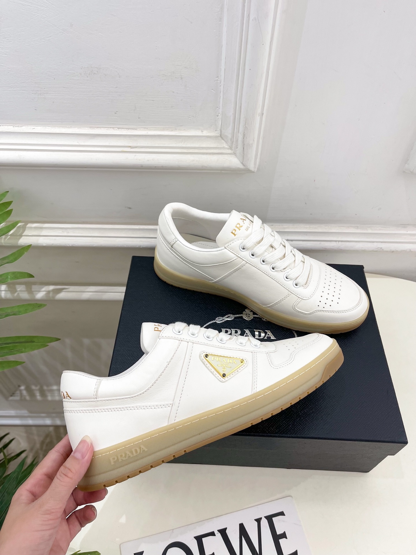 PRADA 普拉达 25𝐬𝐬 🌈专柜走秀款 秋冬新品 金属三角标情侣款系带运动鞋 小白鞋系列〰◽鞋面:原