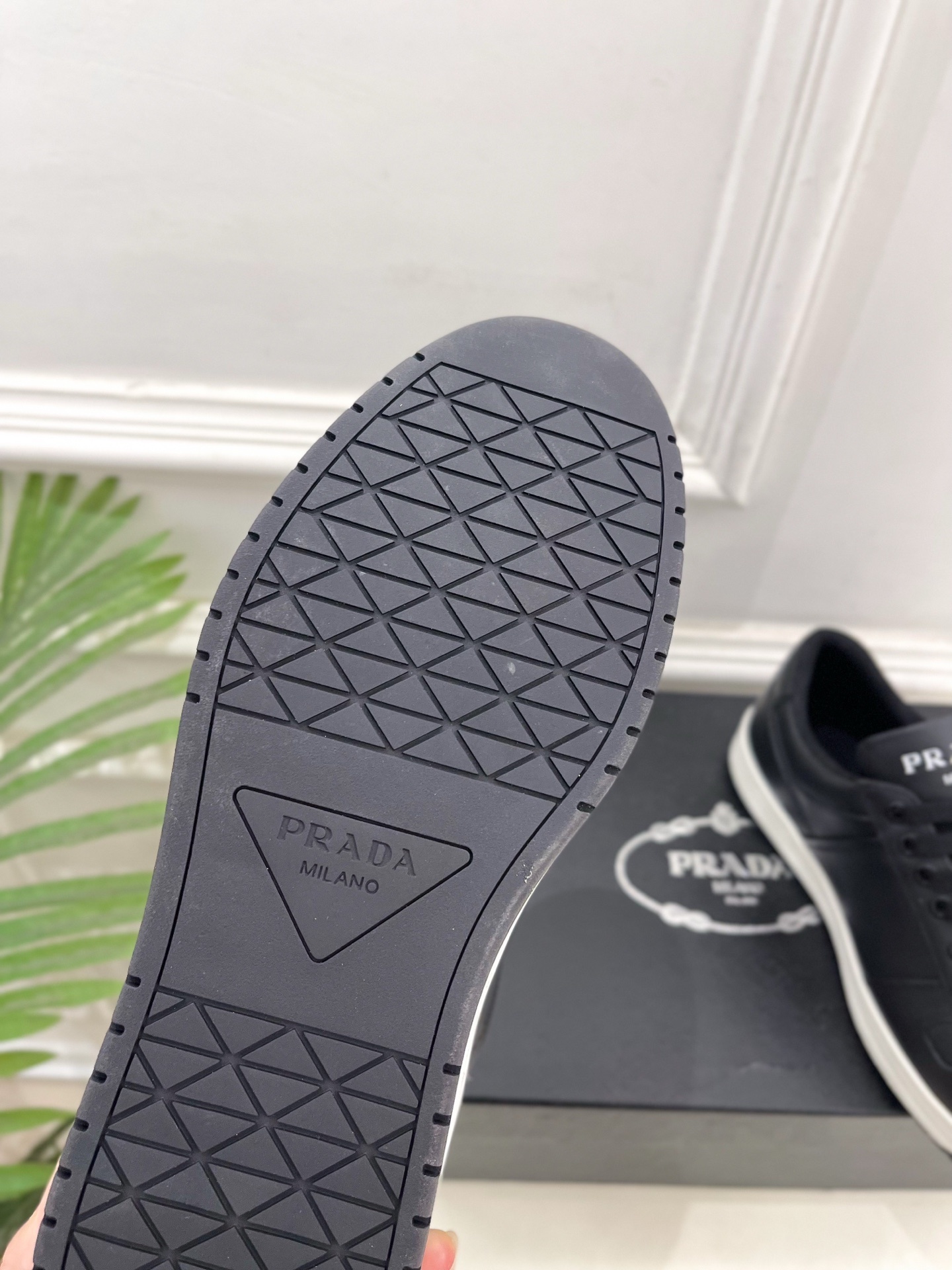 PRADA 普拉达 25𝐬𝐬 🌈专柜走秀款 秋冬新品 金属三角标情侣款系带运动鞋 小白鞋系列〰◽鞋面:原