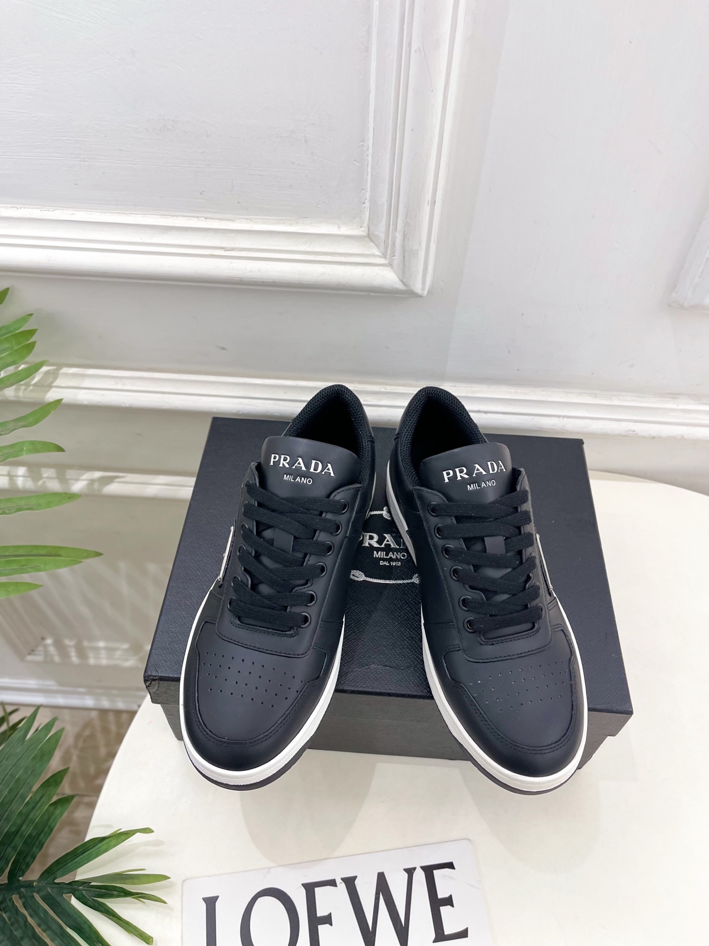 PRADA 普拉达 25𝐬𝐬 🌈专柜走秀款 秋冬新品 金属三角标情侣款系带运动鞋 小白鞋系列〰◽鞋面:原