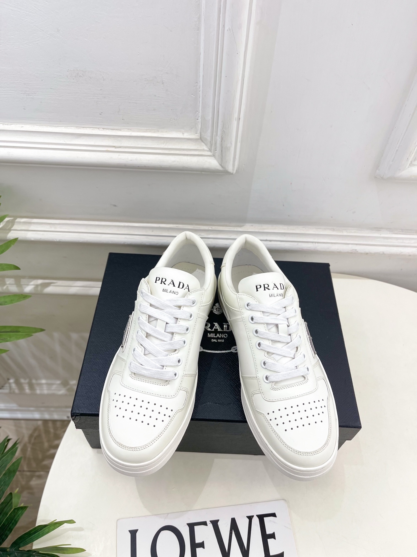 PRADA 普拉达 25𝐬𝐬 🌈专柜走秀款 秋冬新品 金属三角标情侣款系带运动鞋 小白鞋系列〰◽鞋面:原