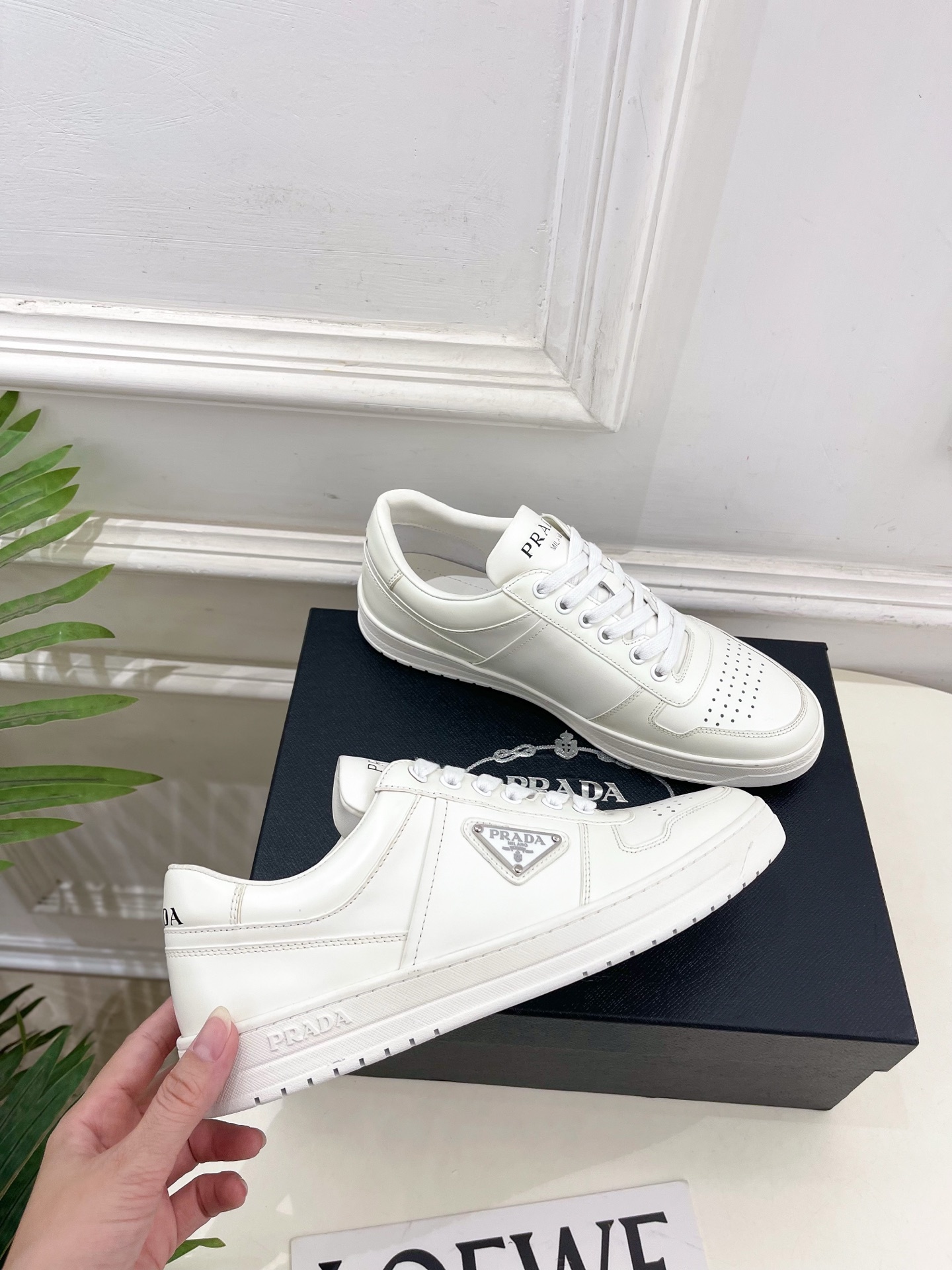 PRADA 普拉达 25𝐬𝐬 🌈专柜走秀款 秋冬新品 金属三角标情侣款系带运动鞋 小白鞋系列〰◽鞋面:原