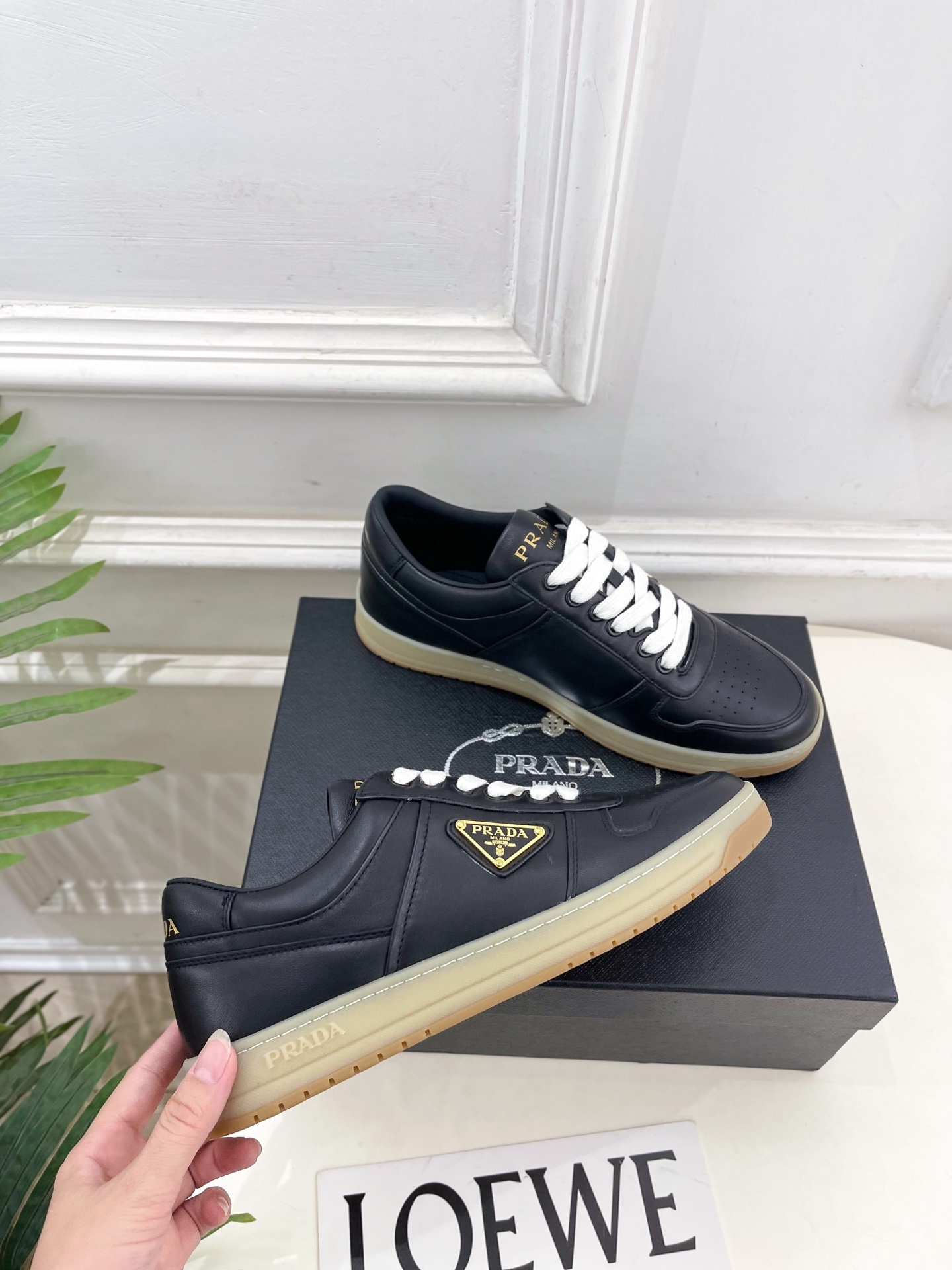 PRADA 普拉达 25𝐬𝐬 🌈专柜走秀款 秋冬新品 金属三角标情侣款系带运动鞋 小白鞋系列〰◽鞋面:原