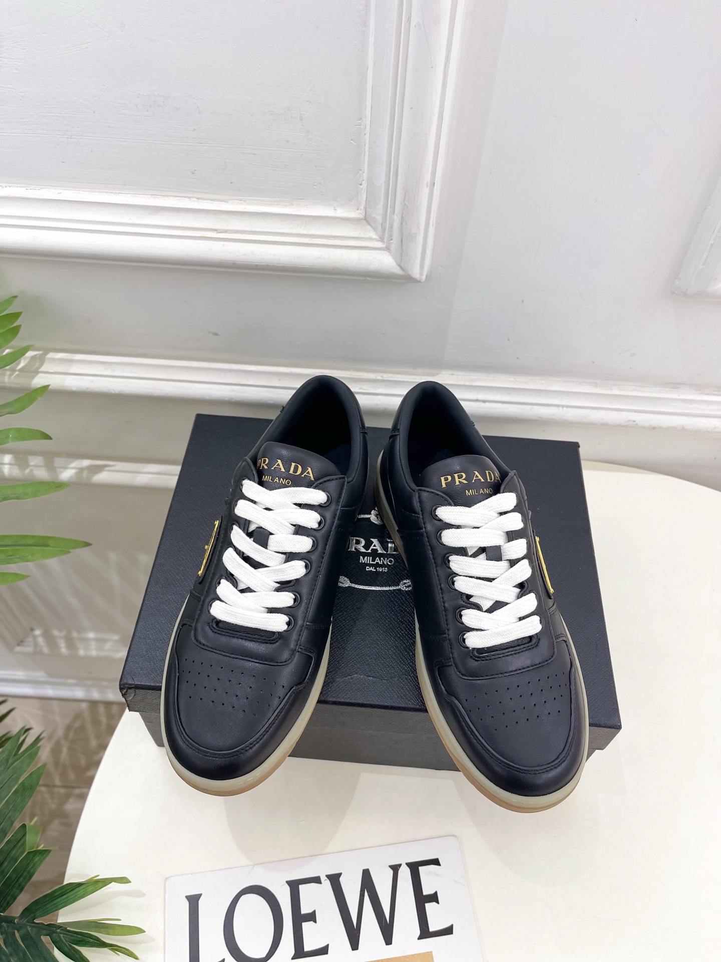PRADA 普拉达 25𝐬𝐬 🌈专柜走秀款 秋冬新品 金属三角标情侣款系带运动鞋 小白鞋系列〰◽鞋面:原