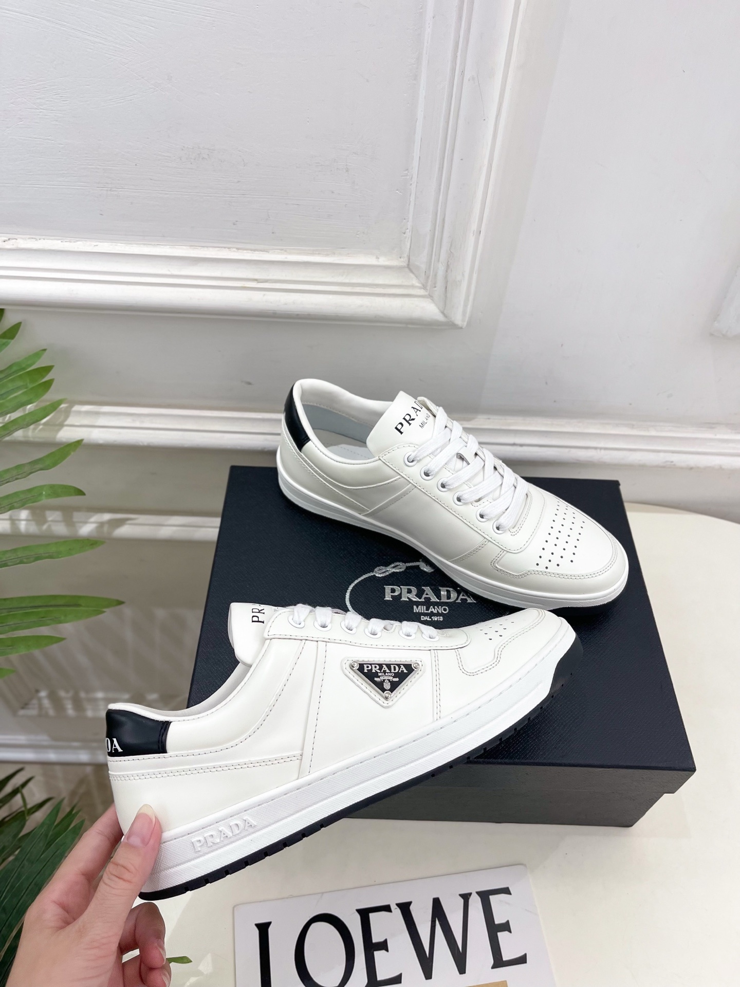 PRADA 普拉达 25𝐬𝐬 🌈专柜走秀款 秋冬新品 金属三角标情侣款系带运动鞋 小白鞋系列〰◽鞋面:原