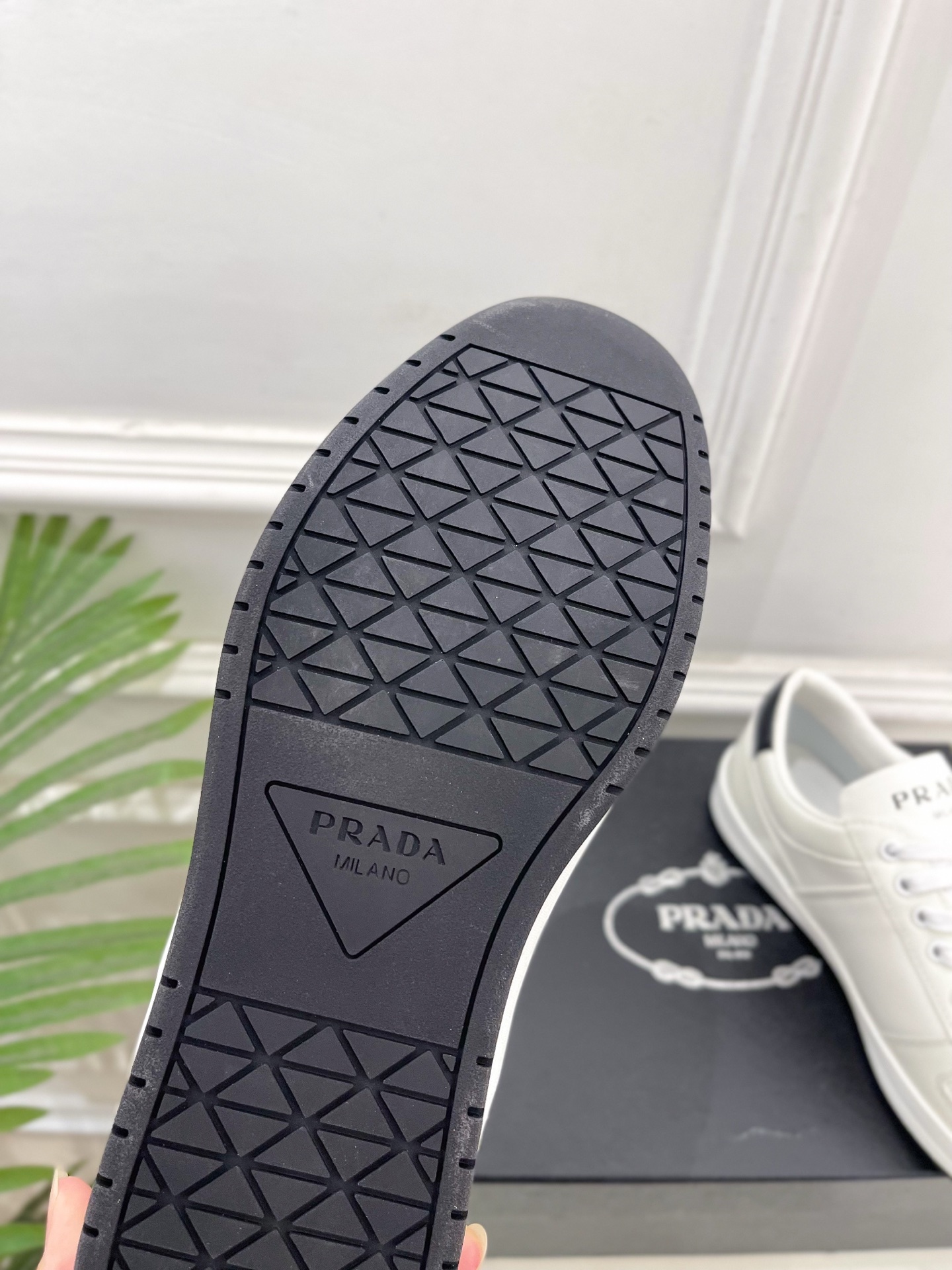 PRADA 普拉达 25𝐬𝐬 🌈专柜走秀款 秋冬新品 金属三角标情侣款系带运动鞋 小白鞋系列〰◽鞋面:原