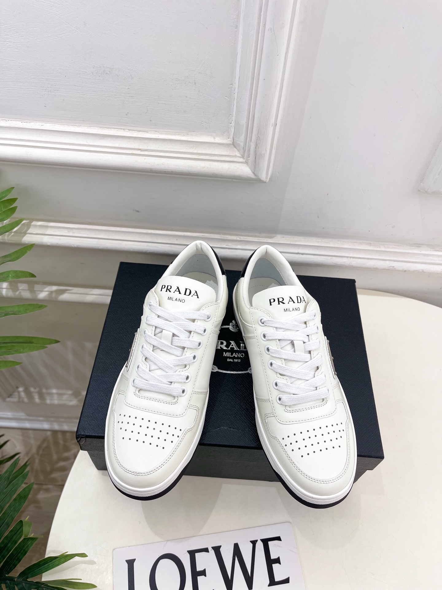 PRADA 普拉达 25𝐬𝐬 🌈专柜走秀款 秋冬新品 金属三角标情侣款系带运动鞋 小白鞋系列〰◽鞋面:原
