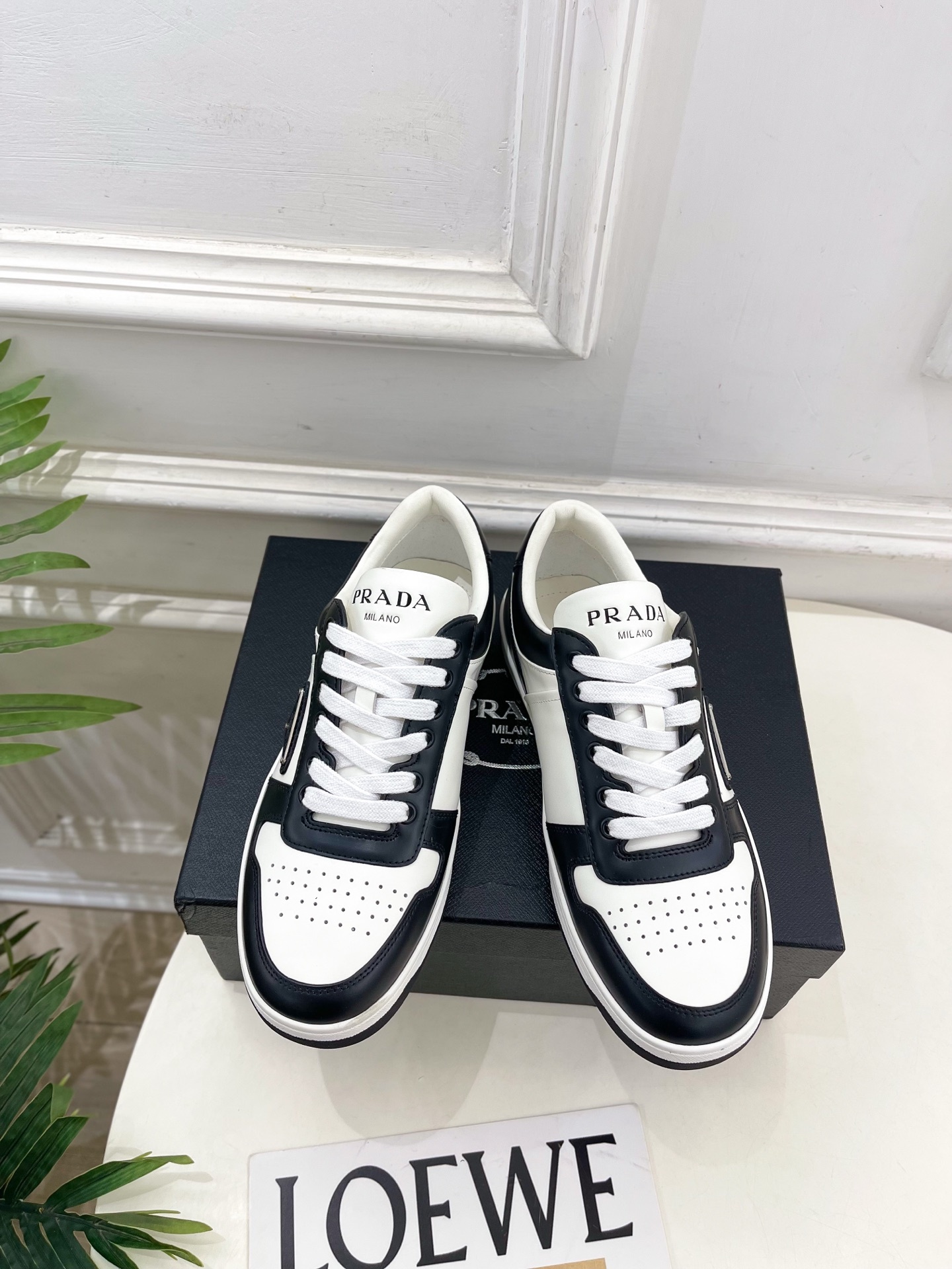 PRADA 普拉达 25𝐬𝐬 🌈专柜走秀款 秋冬新品 金属三角标情侣款系带运动鞋 小白鞋系列〰◽鞋面:原
