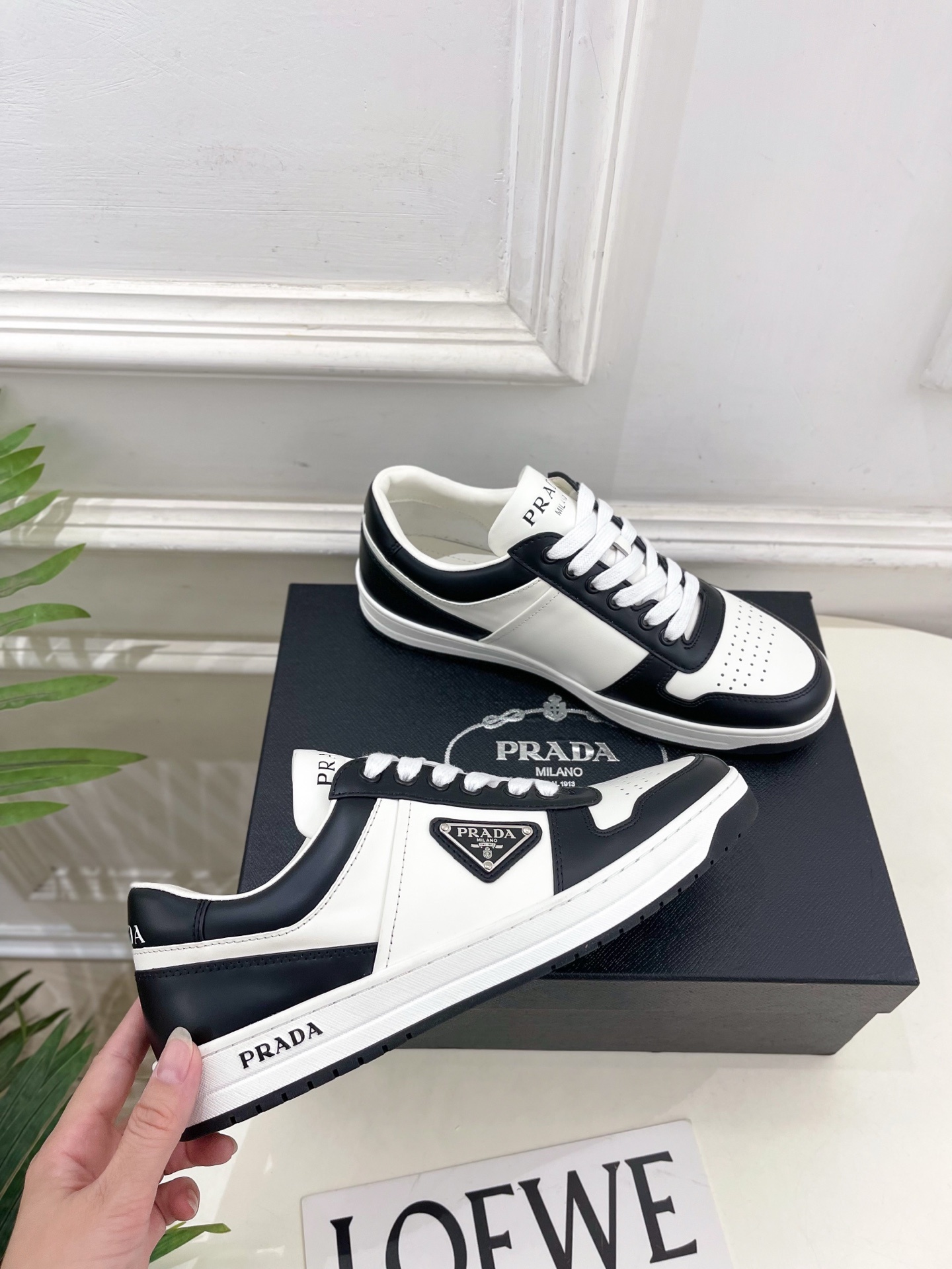 PRADA 普拉达 25𝐬𝐬 🌈专柜走秀款 秋冬新品 金属三角标情侣款系带运动鞋 小白鞋系列〰◽鞋面:原