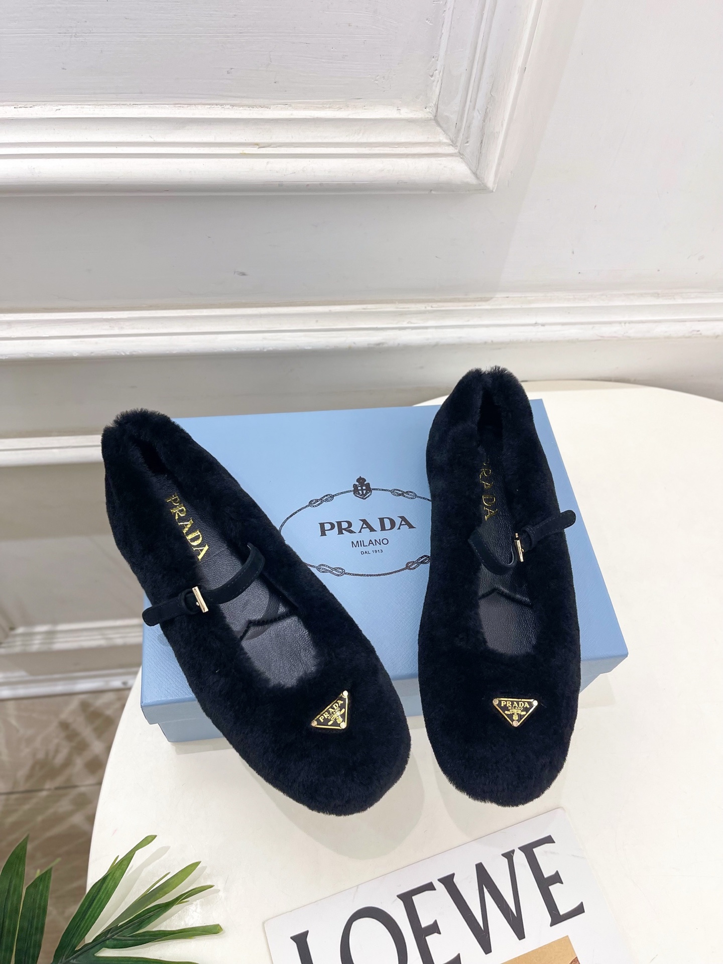 PRADA 普拉达 25𝐬𝐬 🌈专柜走秀款2025秋冬新品 三角标玛丽珍毛毛鞋系列〰◽鞋面:高定制进口澳