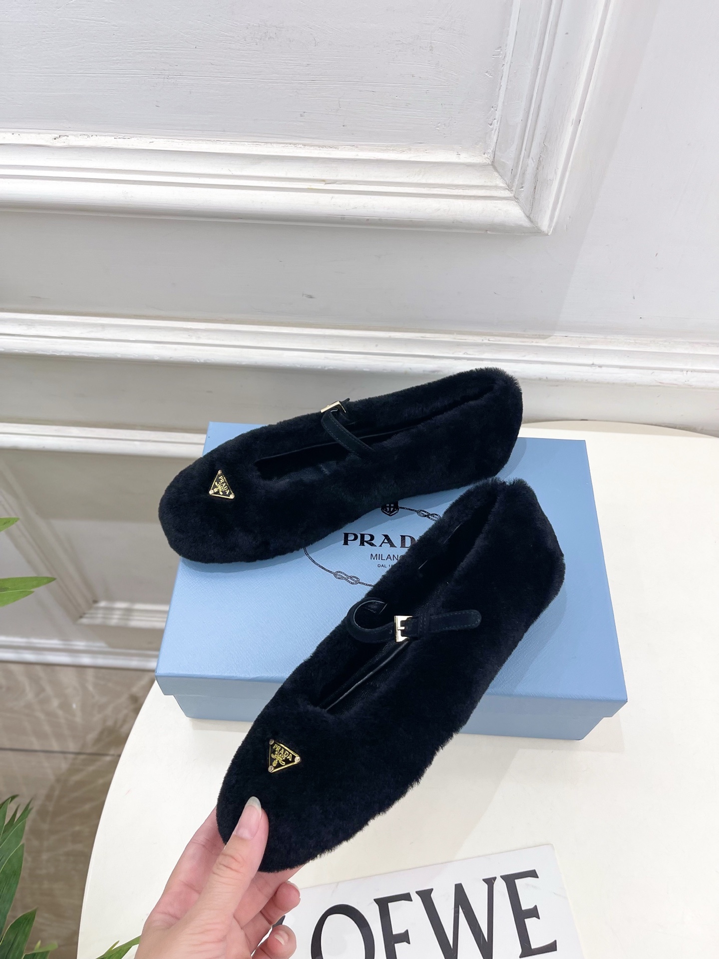 PRADA 普拉达 25𝐬𝐬 🌈专柜走秀款2025秋冬新品 三角标玛丽珍毛毛鞋系列〰◽鞋面:高定制进口澳