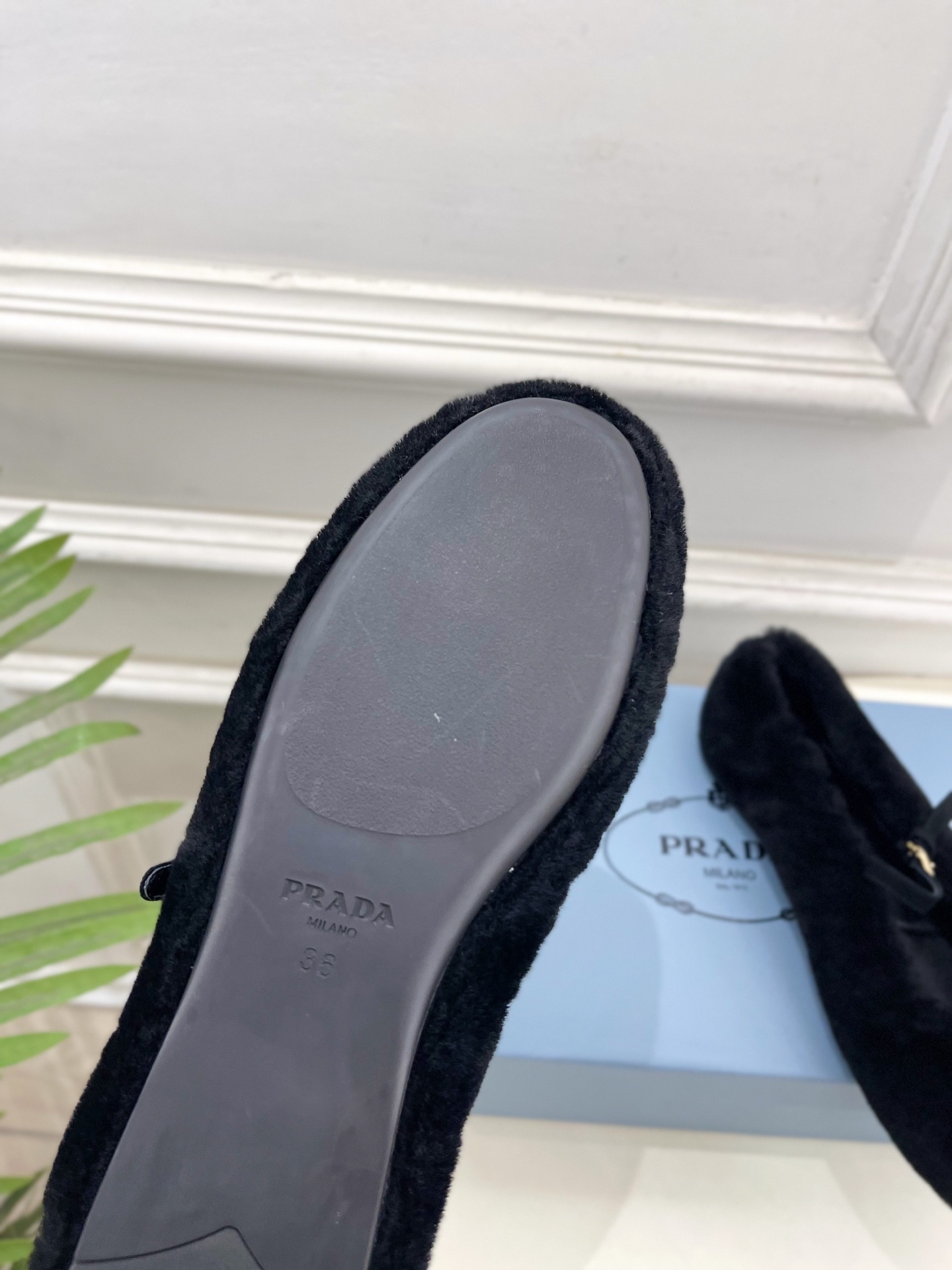 PRADA 普拉达 25𝐬𝐬 🌈专柜走秀款2025秋冬新品 三角标玛丽珍毛毛鞋系列〰◽鞋面:高定制进口澳