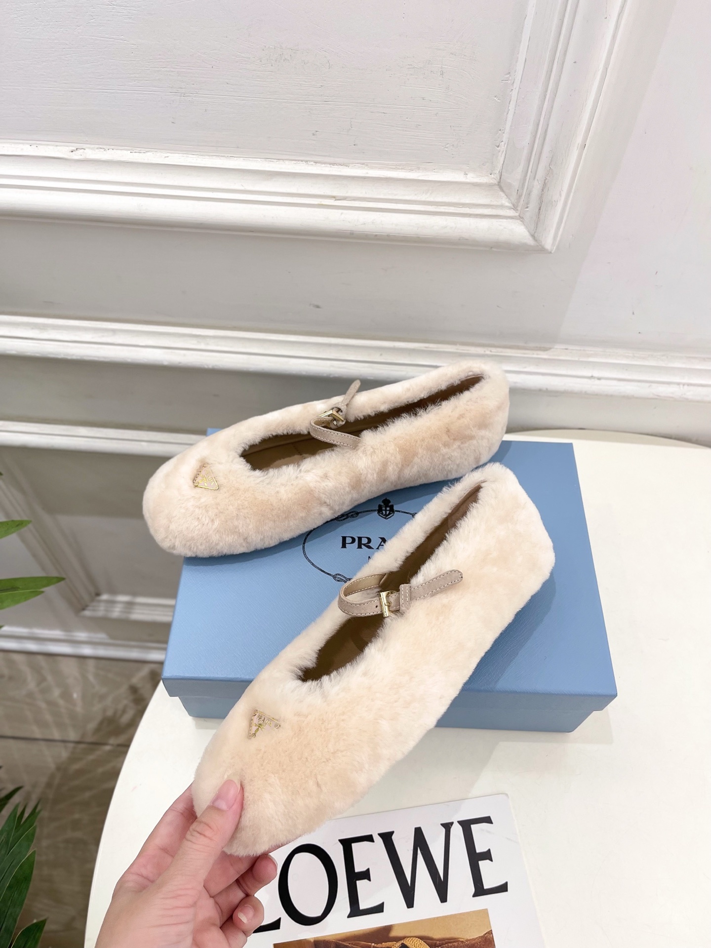 PRADA 普拉达 25𝐬𝐬 🌈专柜走秀款2025秋冬新品 三角标玛丽珍毛毛鞋系列〰◽鞋面:高定制进口澳