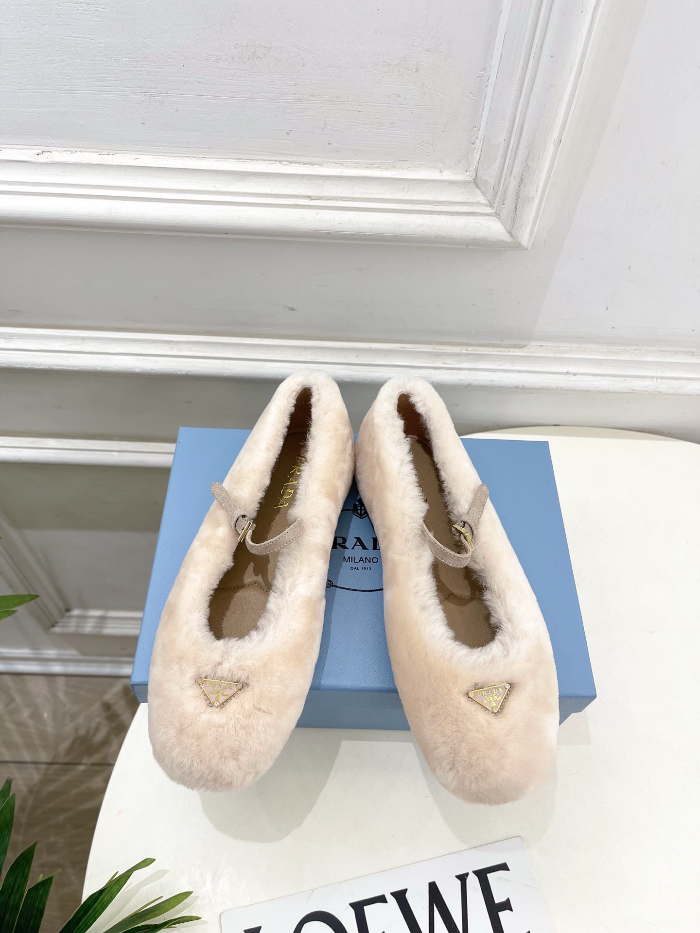 PRADA 普拉达 25𝐬𝐬 🌈专柜走秀款2025秋冬新品 三角标玛丽珍毛毛鞋系列〰◽鞋面:高定制进口澳