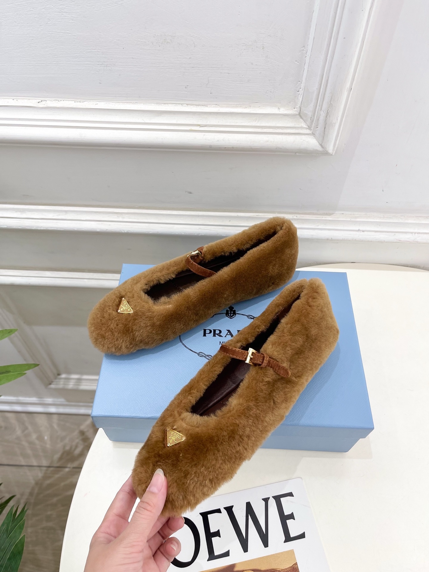 PRADA 普拉达 25𝐬𝐬 🌈专柜走秀款2025秋冬新品 三角标玛丽珍毛毛鞋系列〰◽鞋面:高定制进口澳