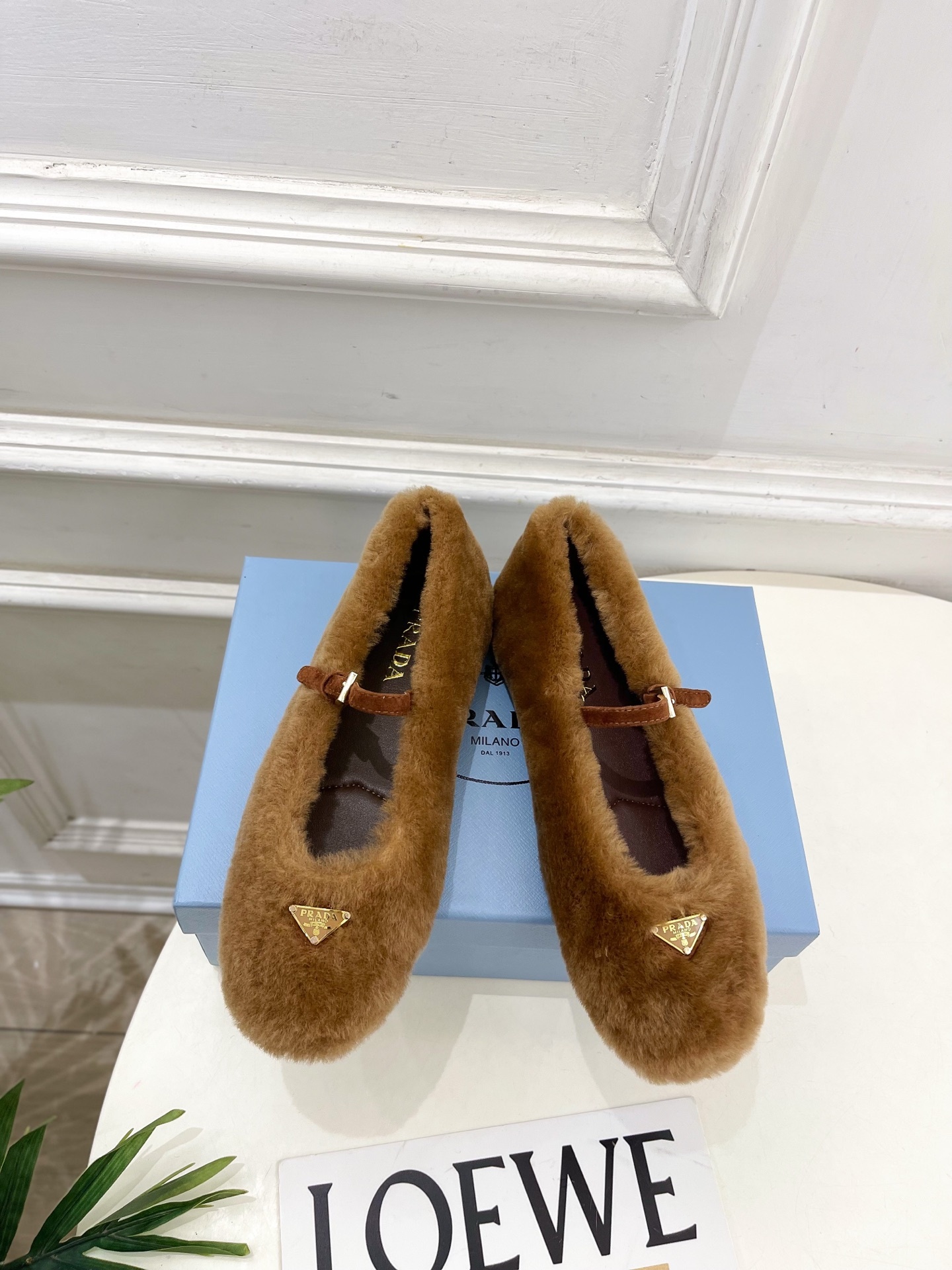 PRADA 普拉达 25𝐬𝐬 🌈专柜走秀款2025秋冬新品 三角标玛丽珍毛毛鞋系列〰◽鞋面:高定制进口澳