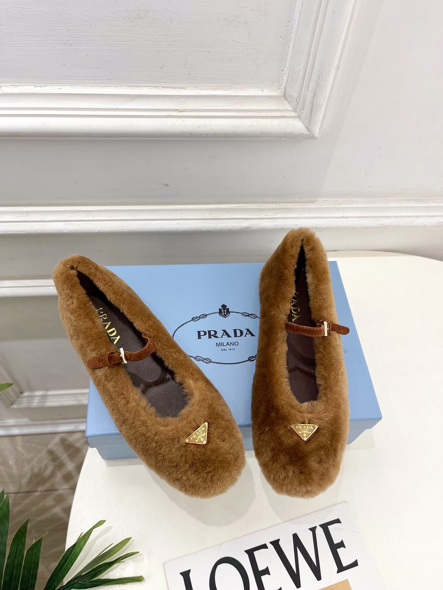 PRADA 普拉达 25𝐬𝐬 🌈专柜走秀款2025秋冬新品 三角标玛丽珍毛毛鞋系列〰◽鞋面:高定制进口澳